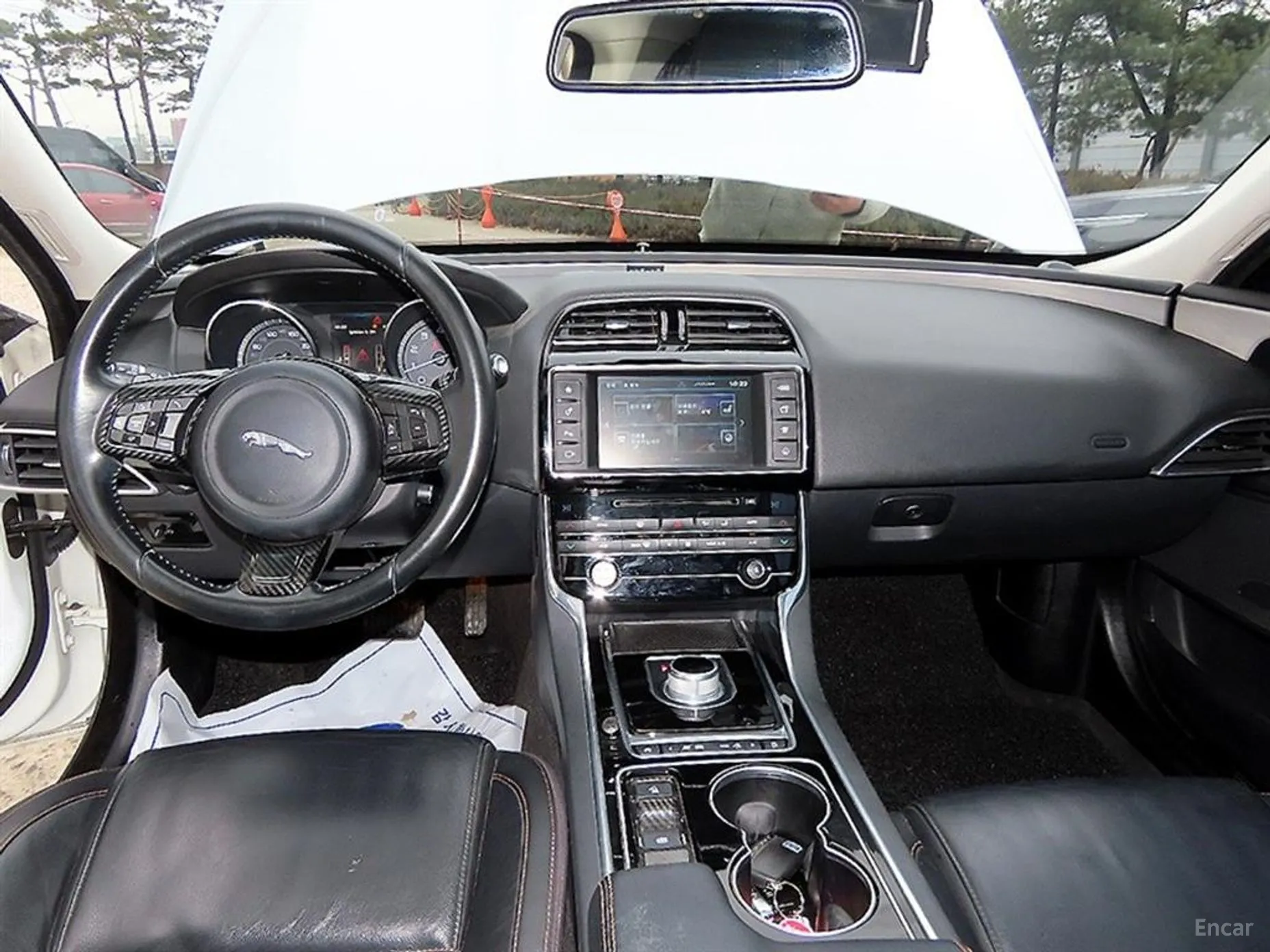 Jaguar XE превью 7