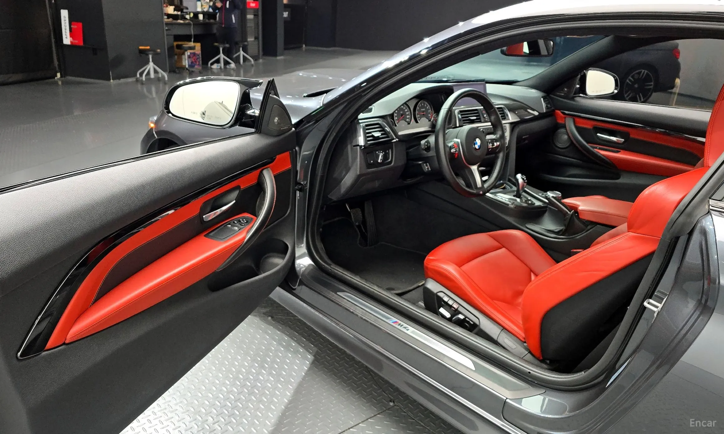 BMW M4 (F82) превью 10