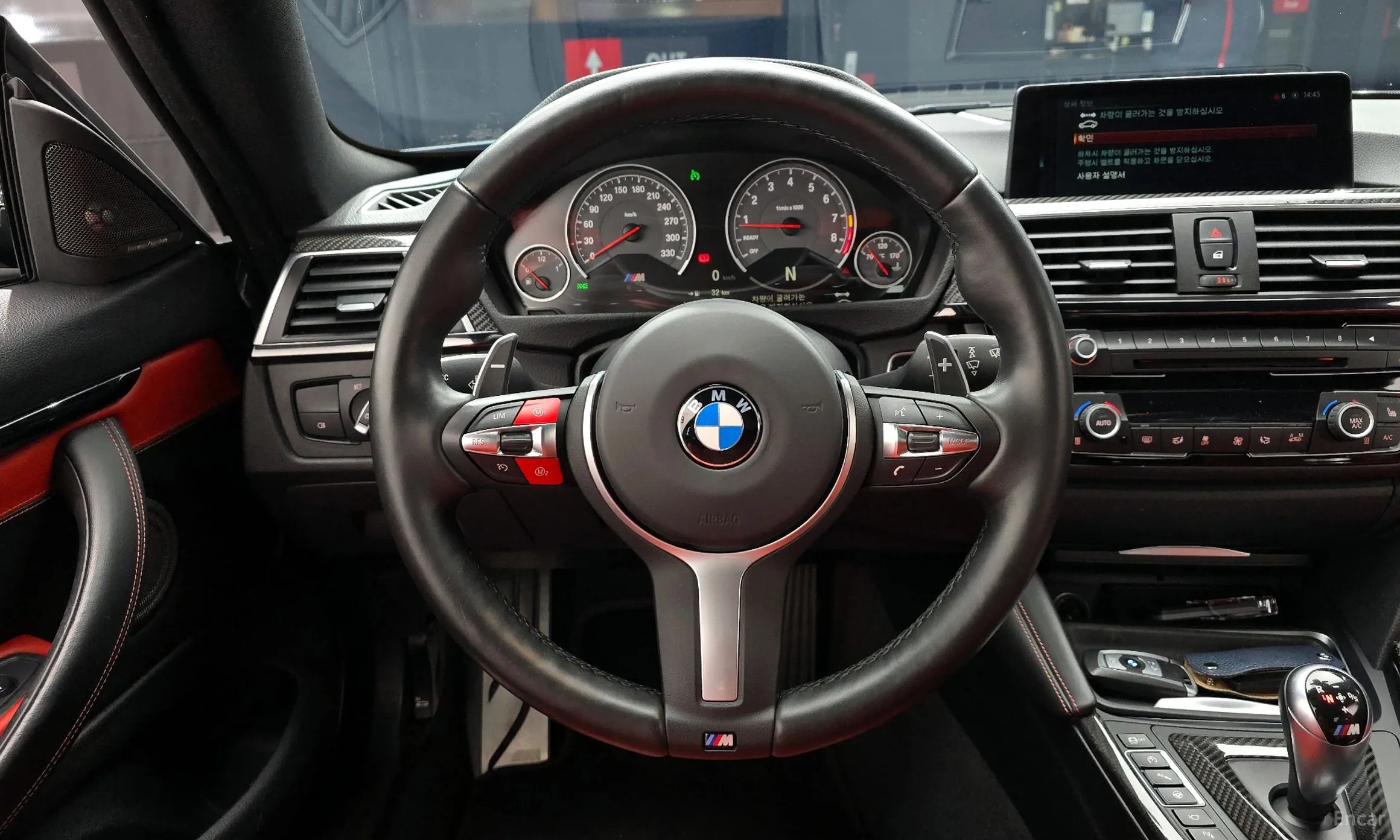 BMW M4 (F82) превью 13