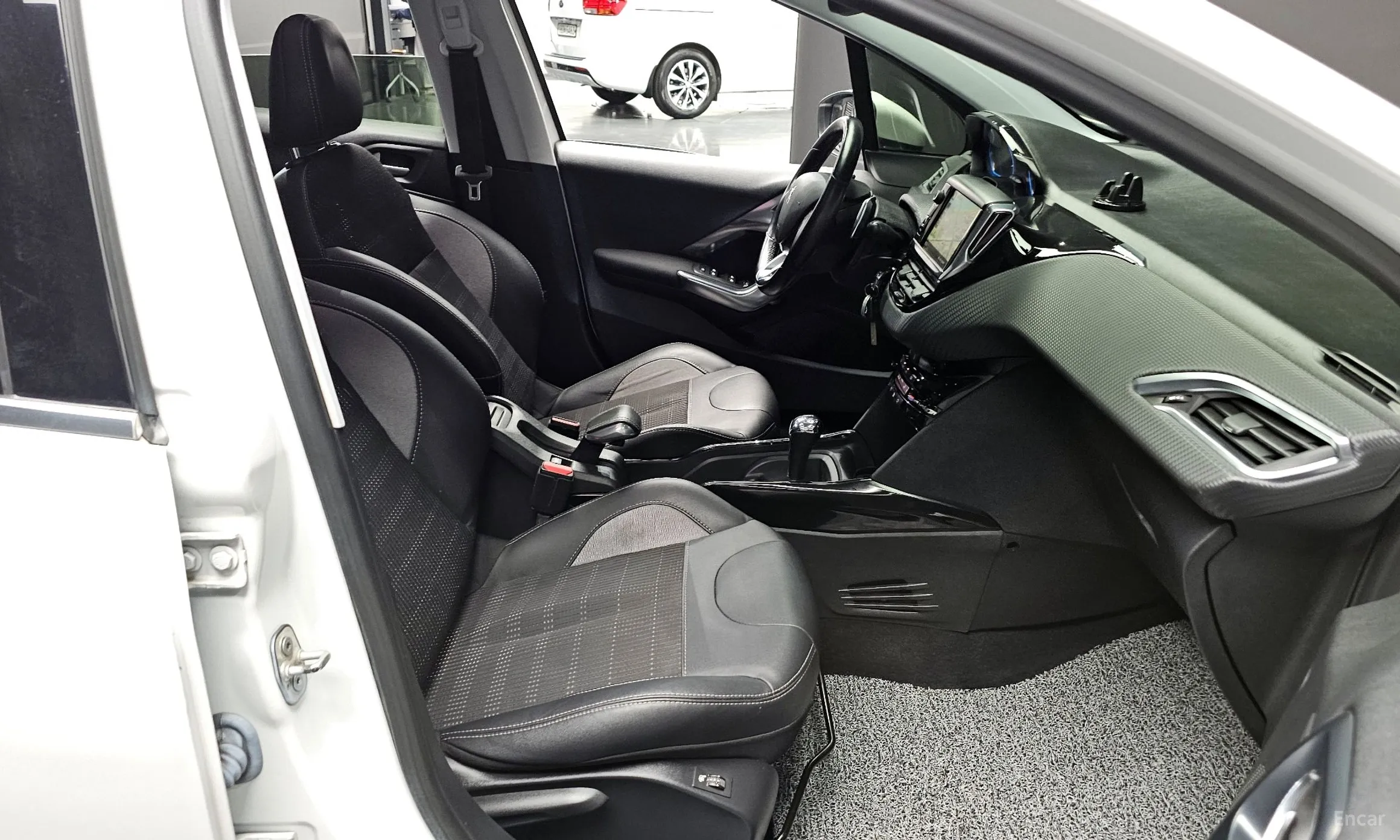 Peugeot 2008. превью 10