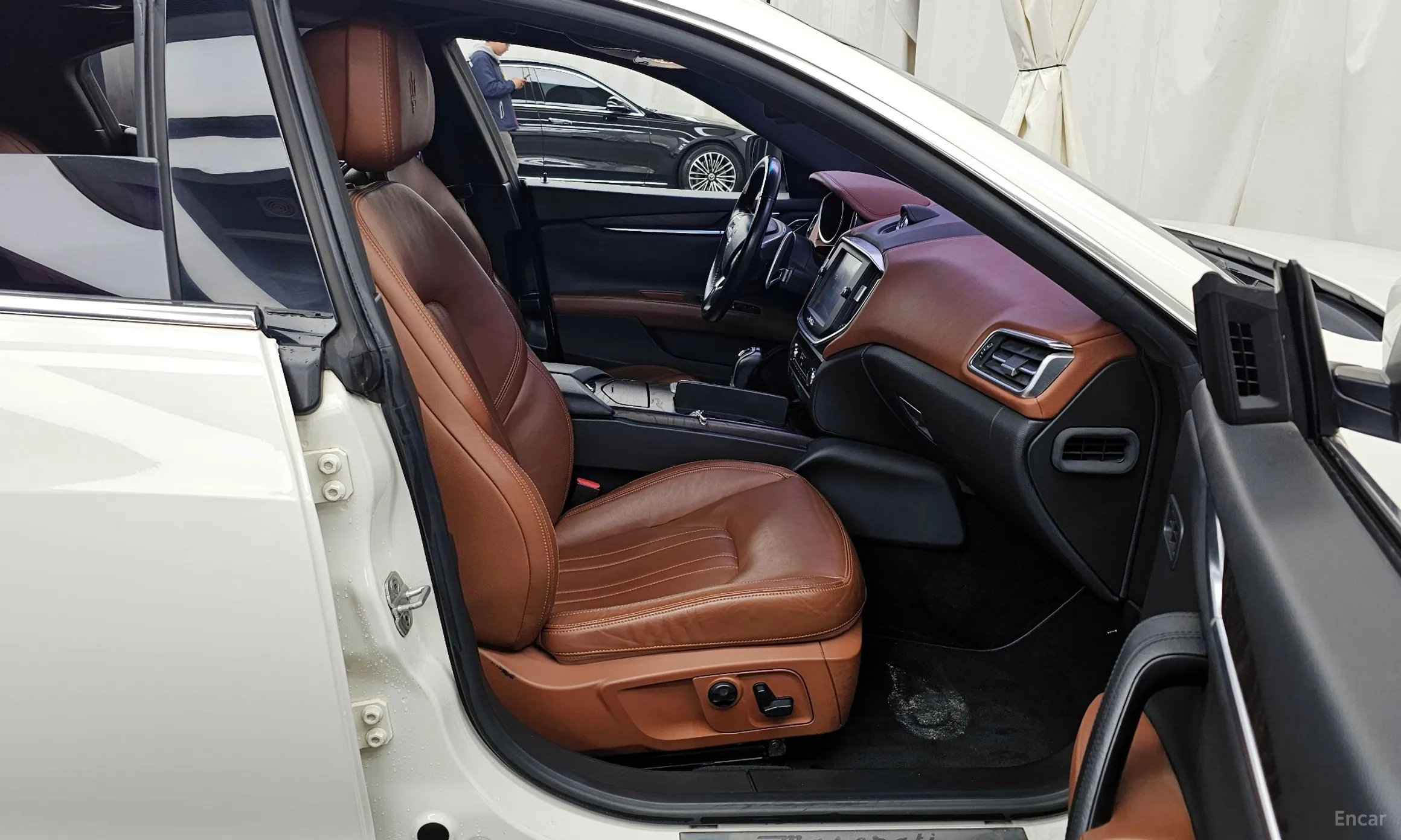 Maserati Ghibli превью 11