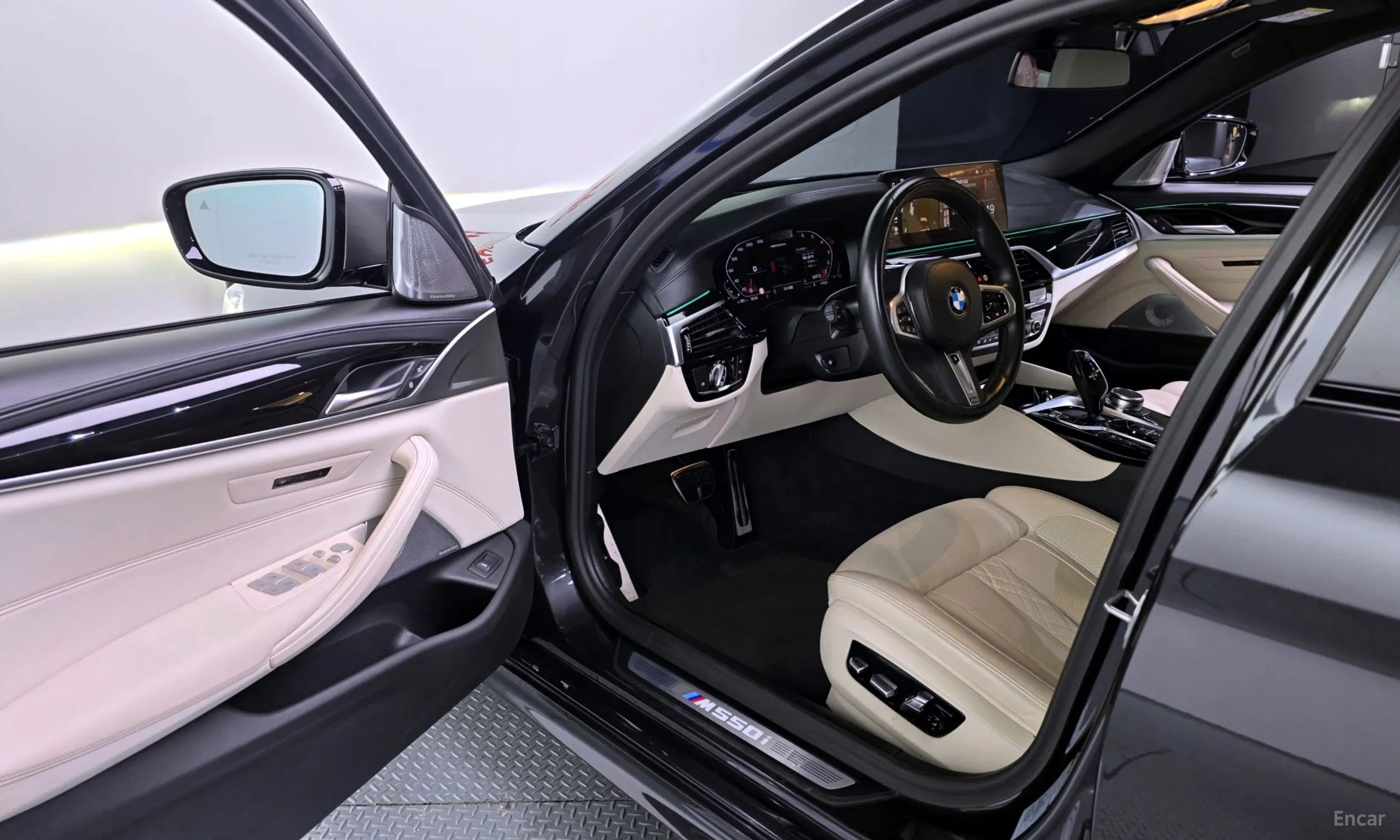 BMW 5 Series (G30) превью 10