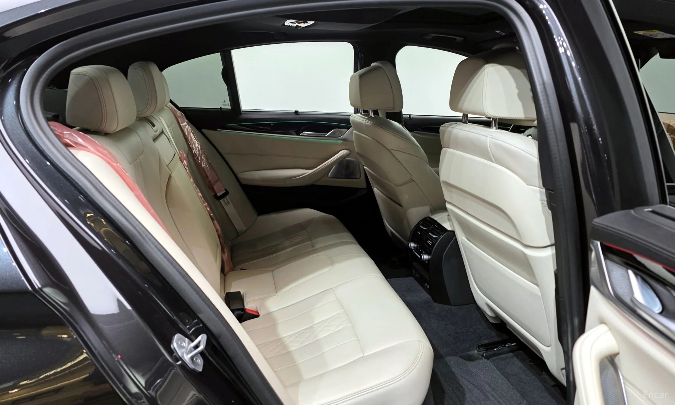 BMW 5 Series (G30) превью 12
