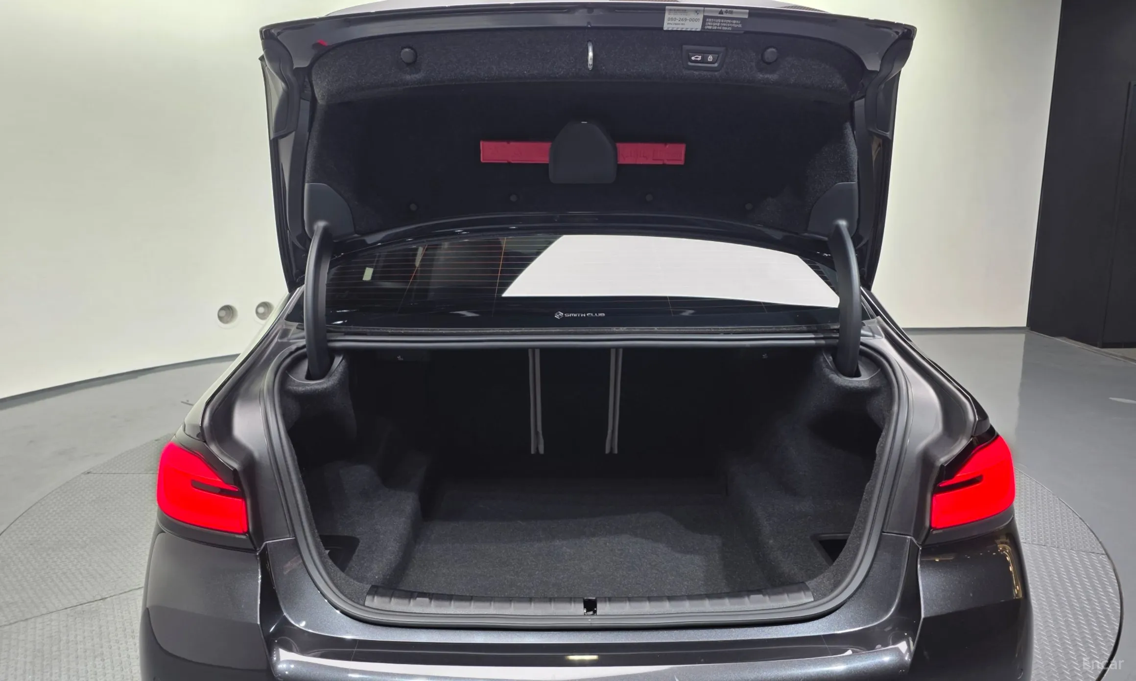 BMW 5 Series (G30) превью 20