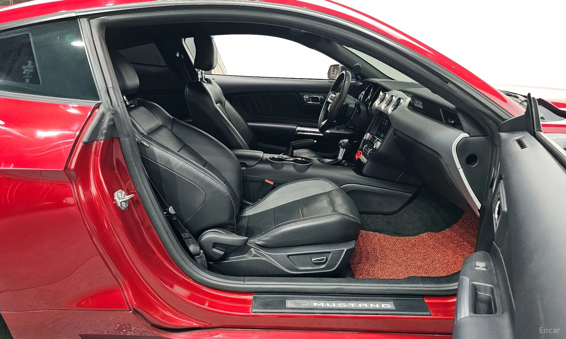 Ford Mustang превью 11
