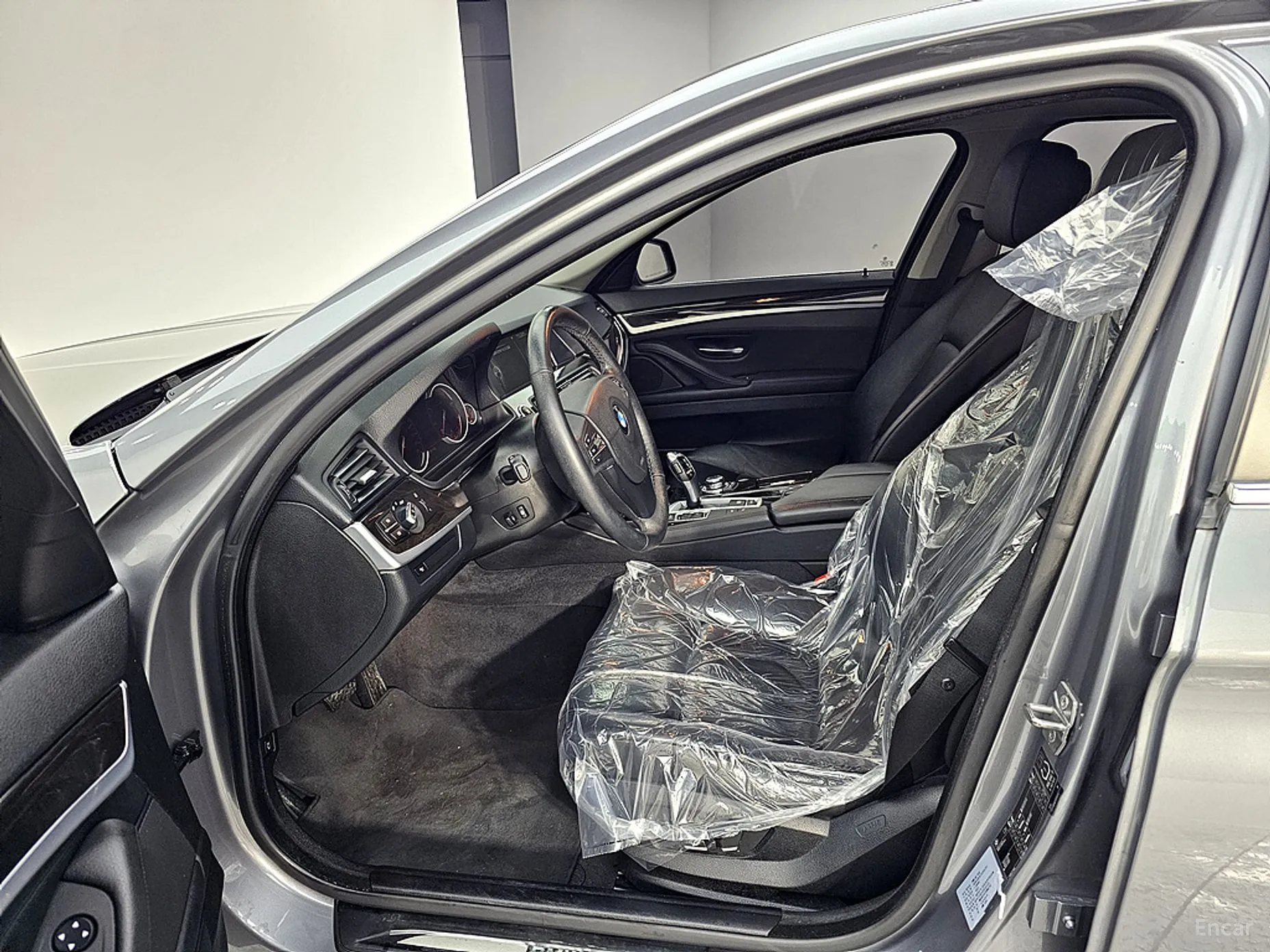BMW 5 Series (F10) превью 10