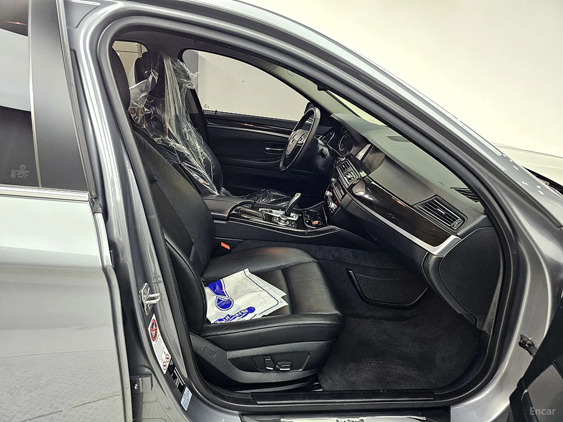 BMW 5 Series (F10) превью 11