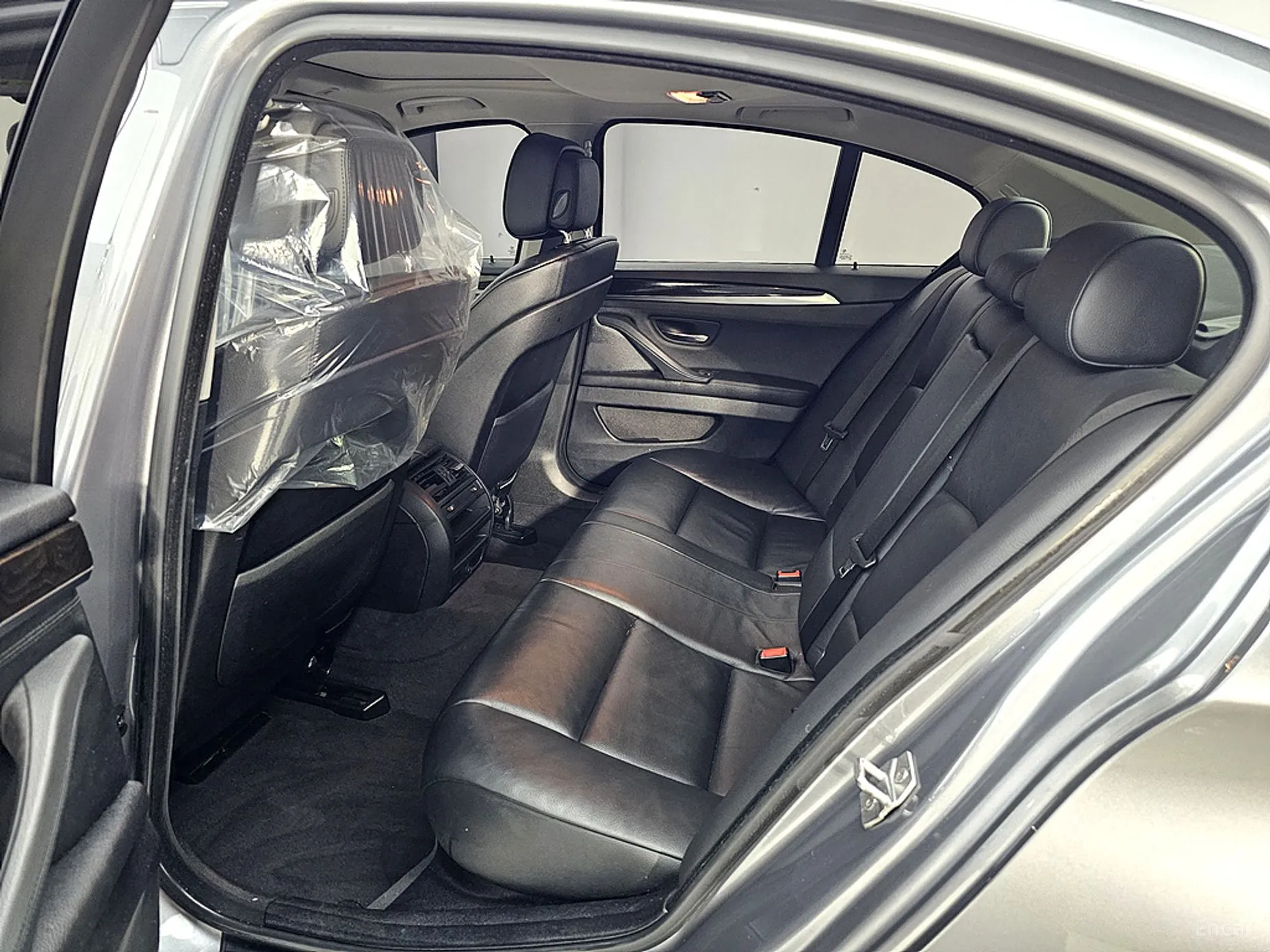 BMW 5 Series (F10) превью 12