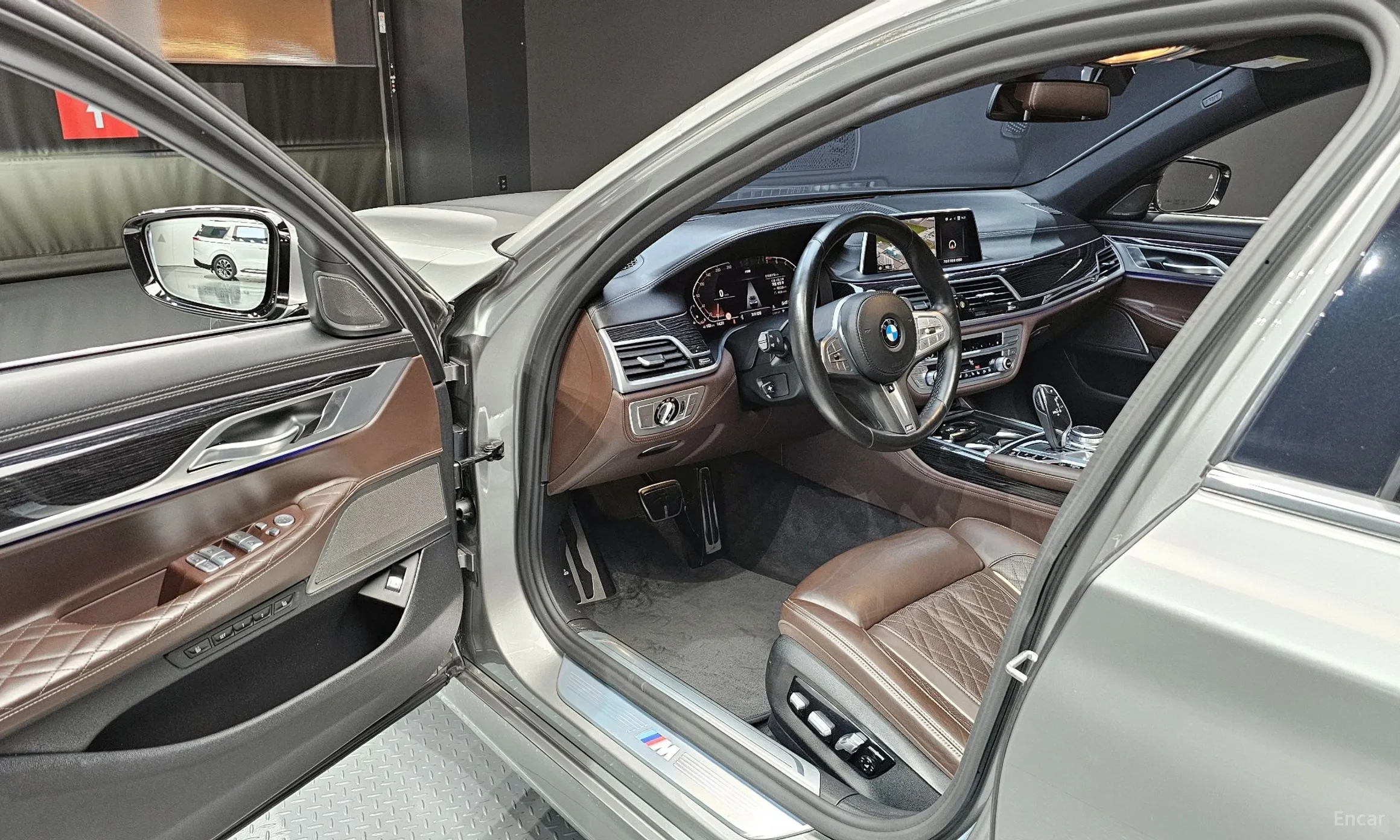 BMW 7 Series (G11) превью 11