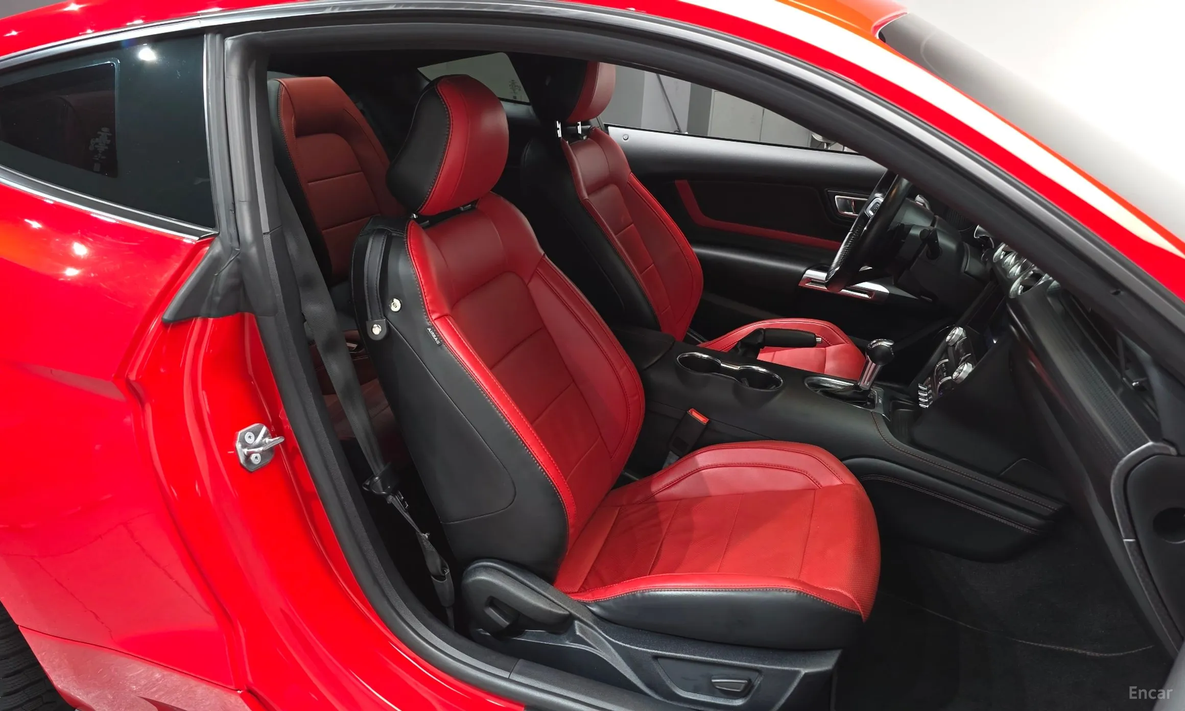 Ford Mustang превью 10