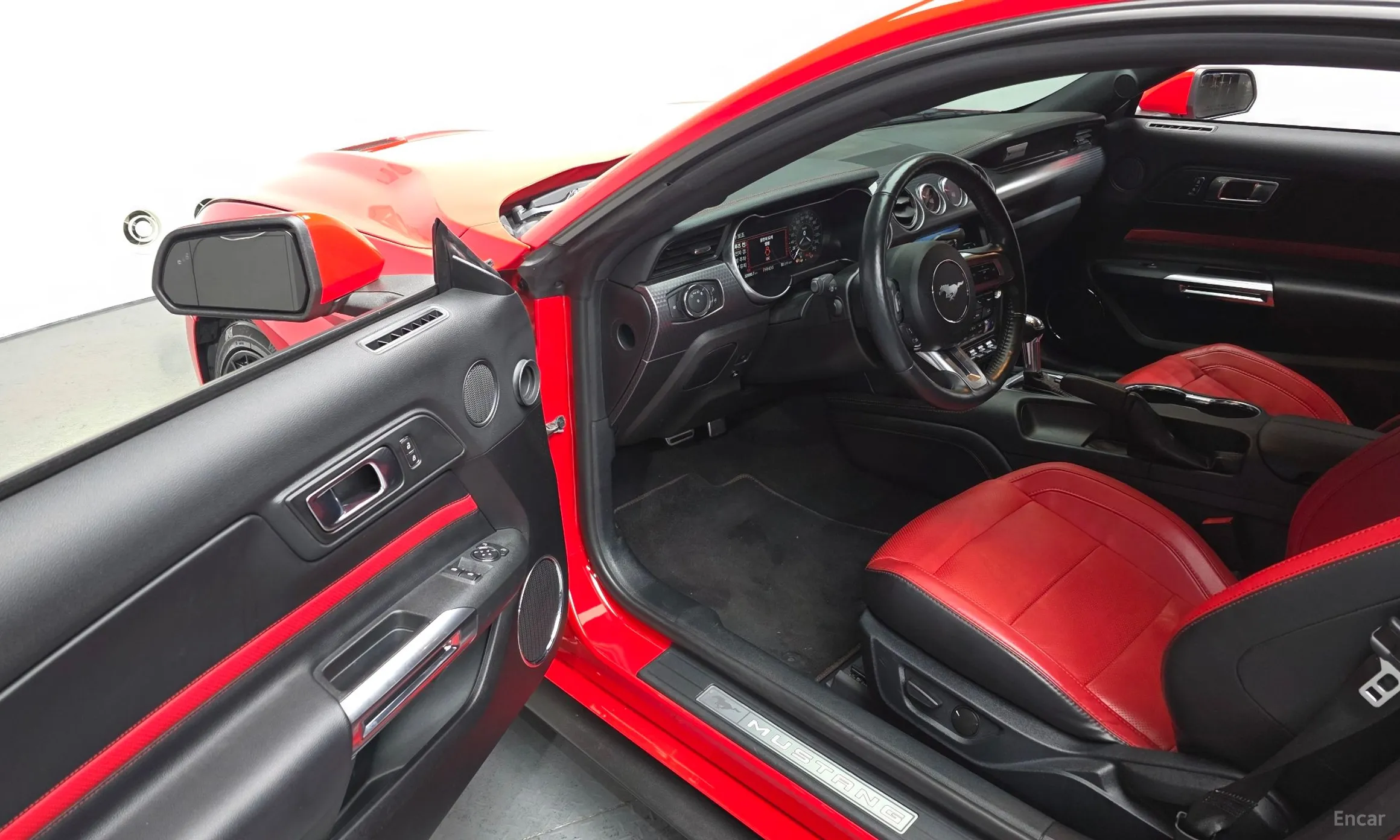 Ford Mustang превью 12