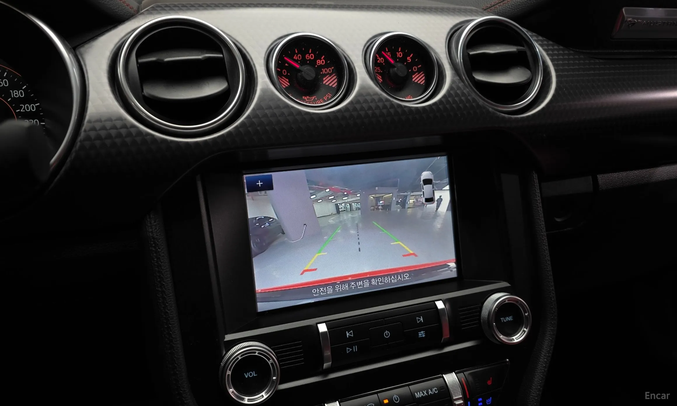 Ford Mustang превью 17