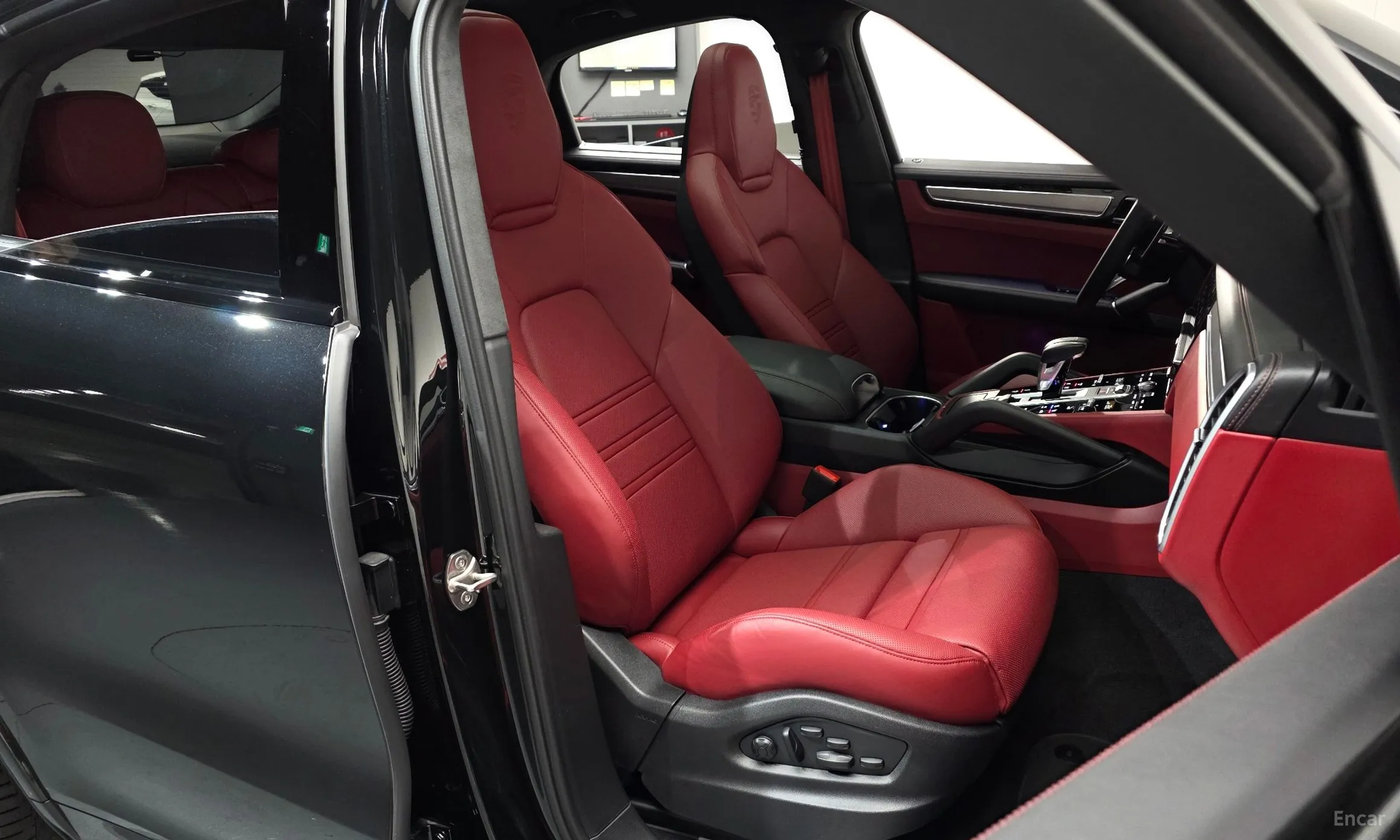 Porsche Cayenne (PO536) превью 10