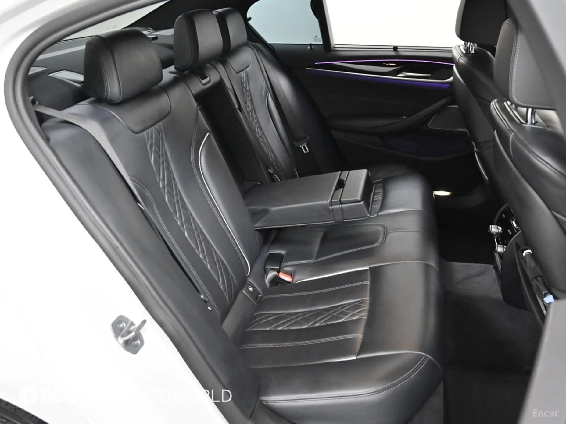 BMW 5 Series (G30) превью 12