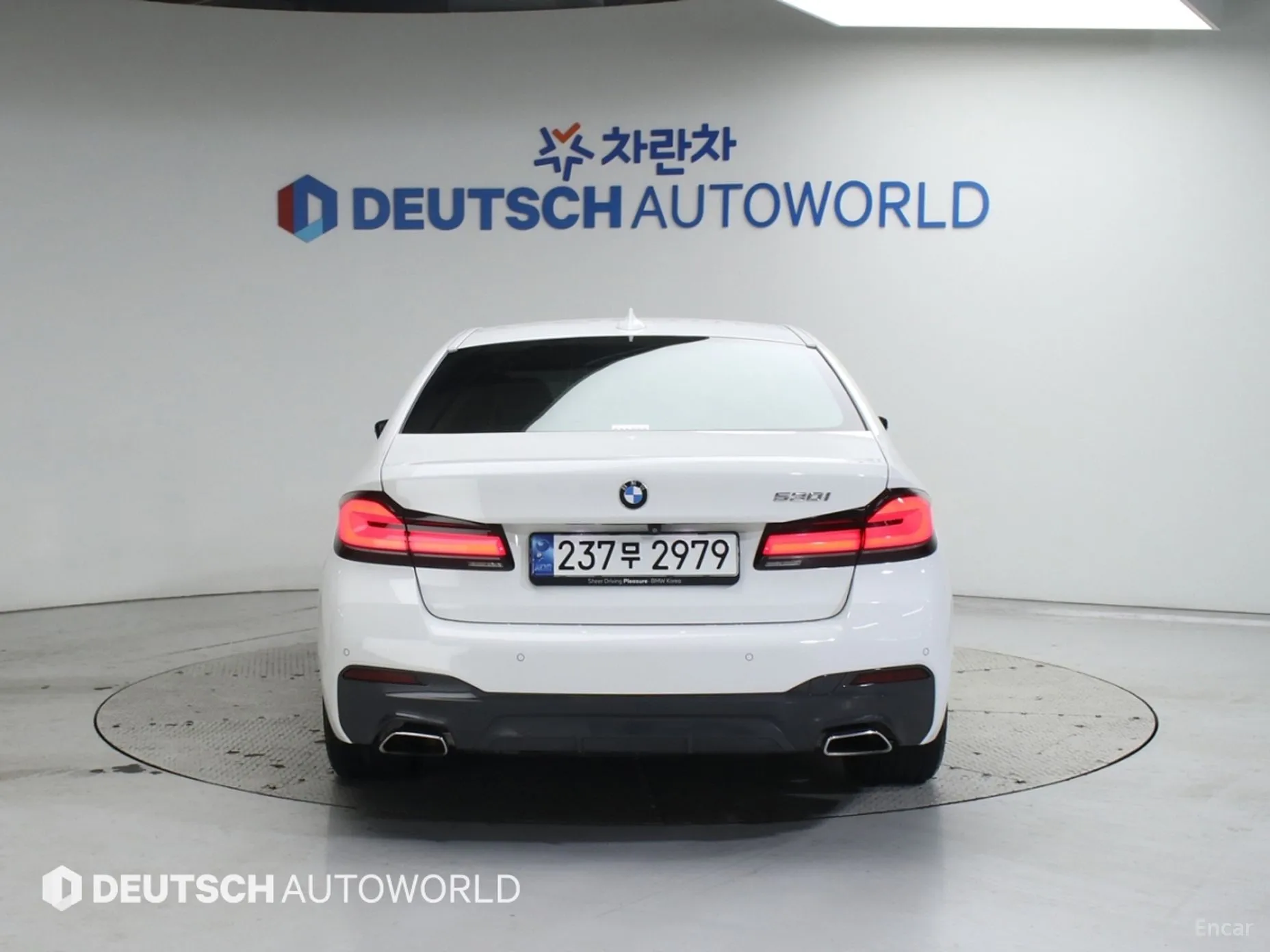 BMW 5 Series (G30) превью 4