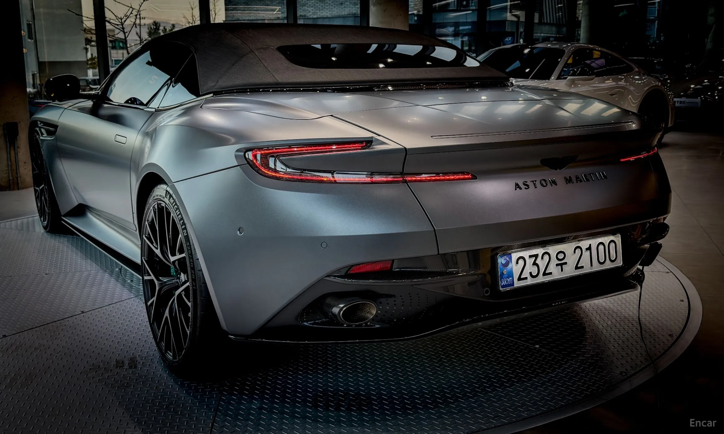 Aston Martin DB12