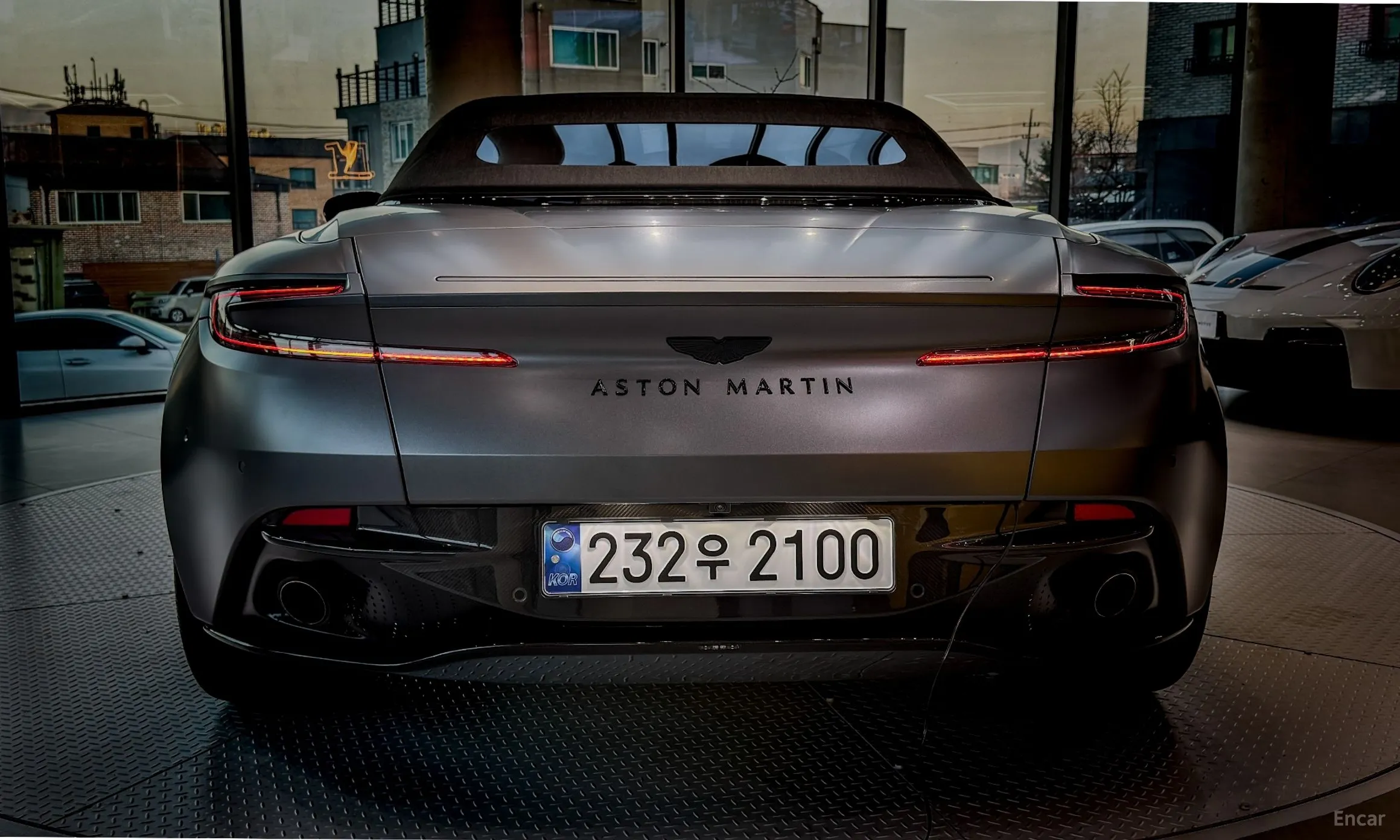 Aston Martin DB12 превью 3