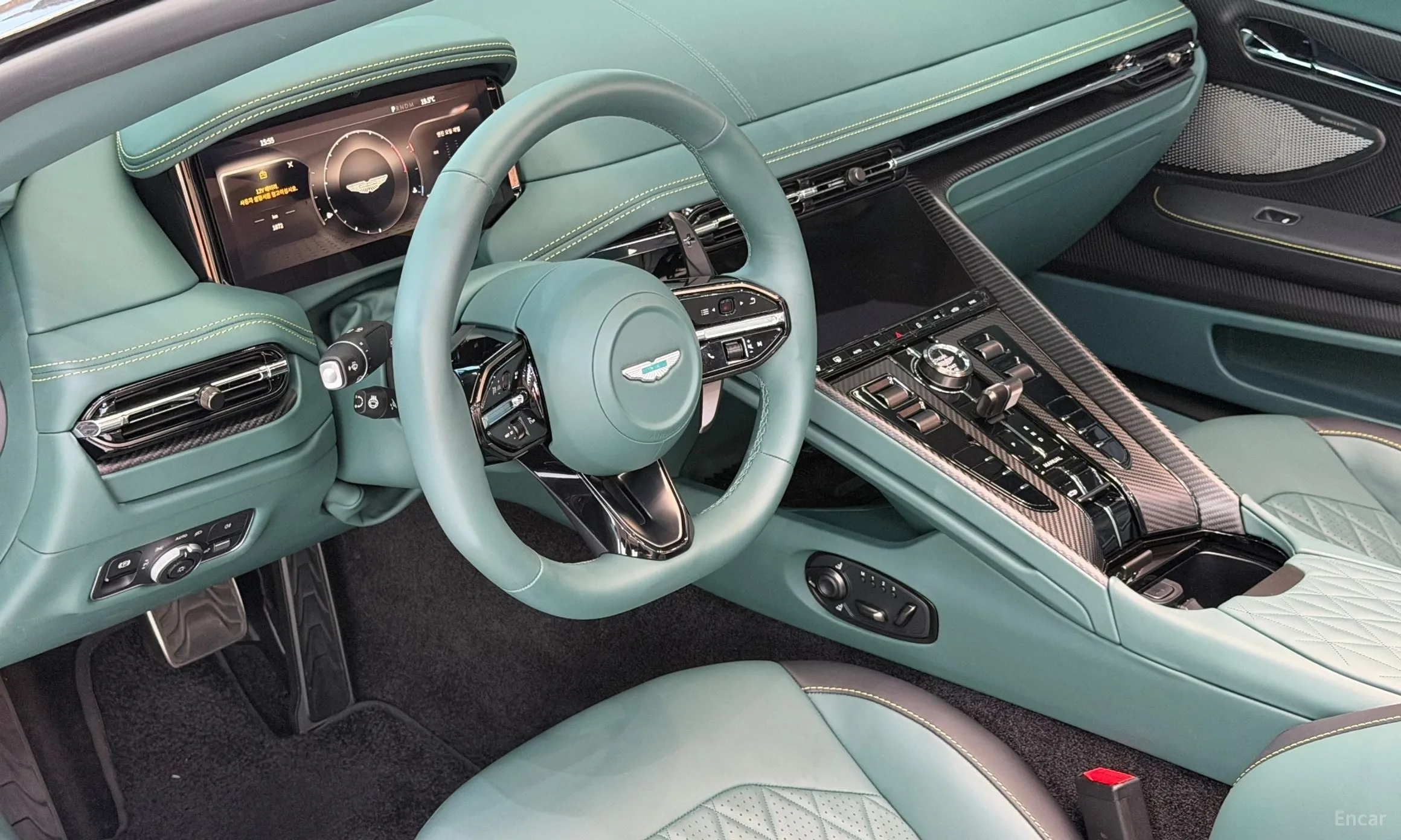 Aston Martin DB12 превью 6