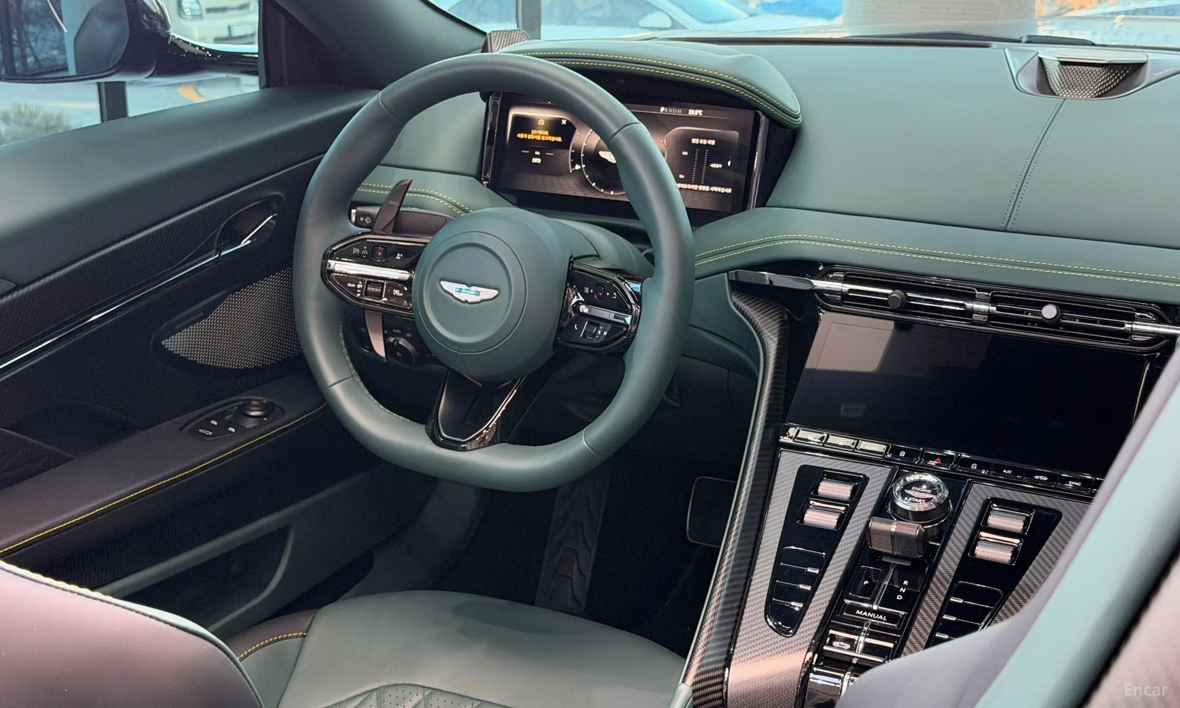 Aston Martin DB12 превью 8