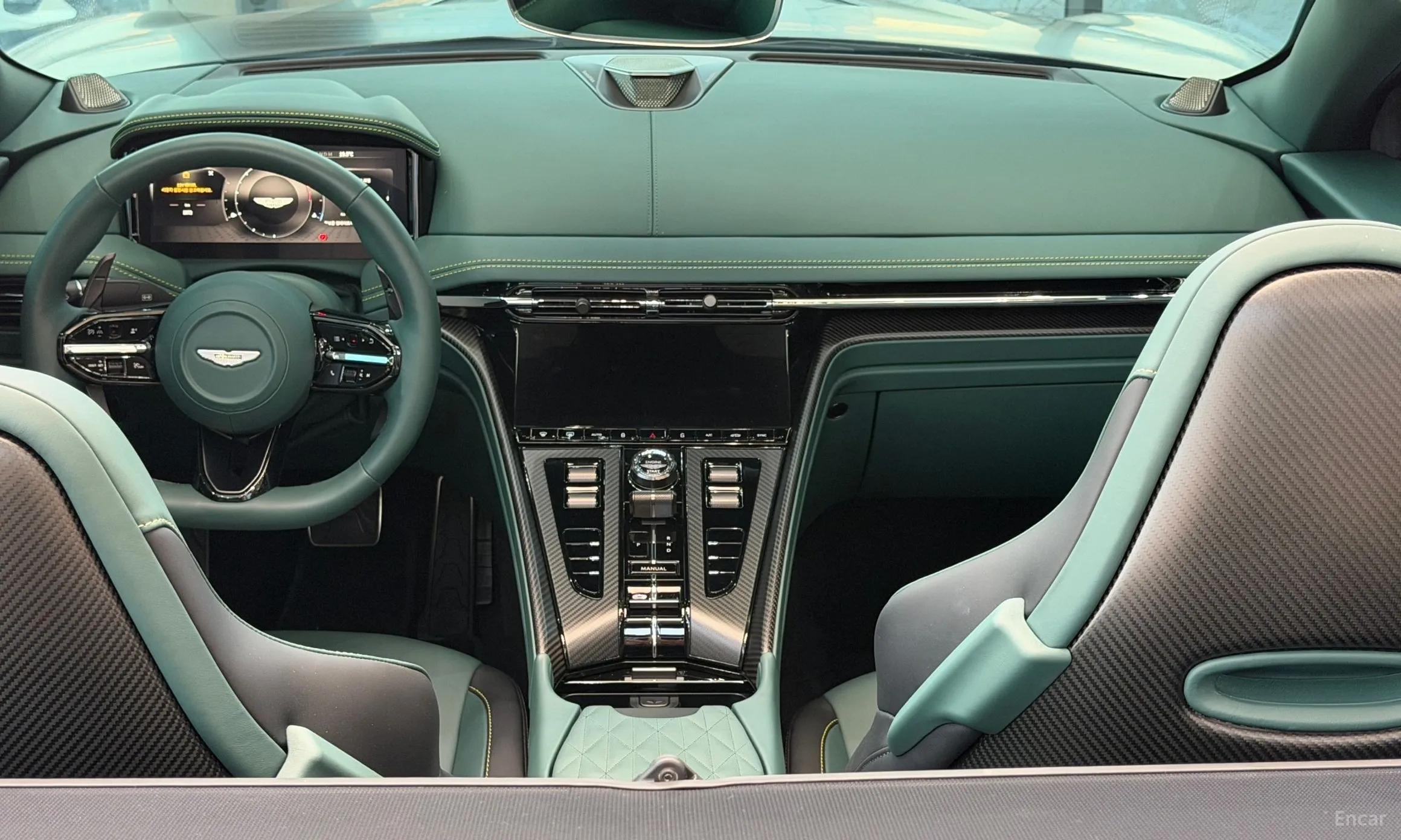 Aston Martin DB12 превью 9