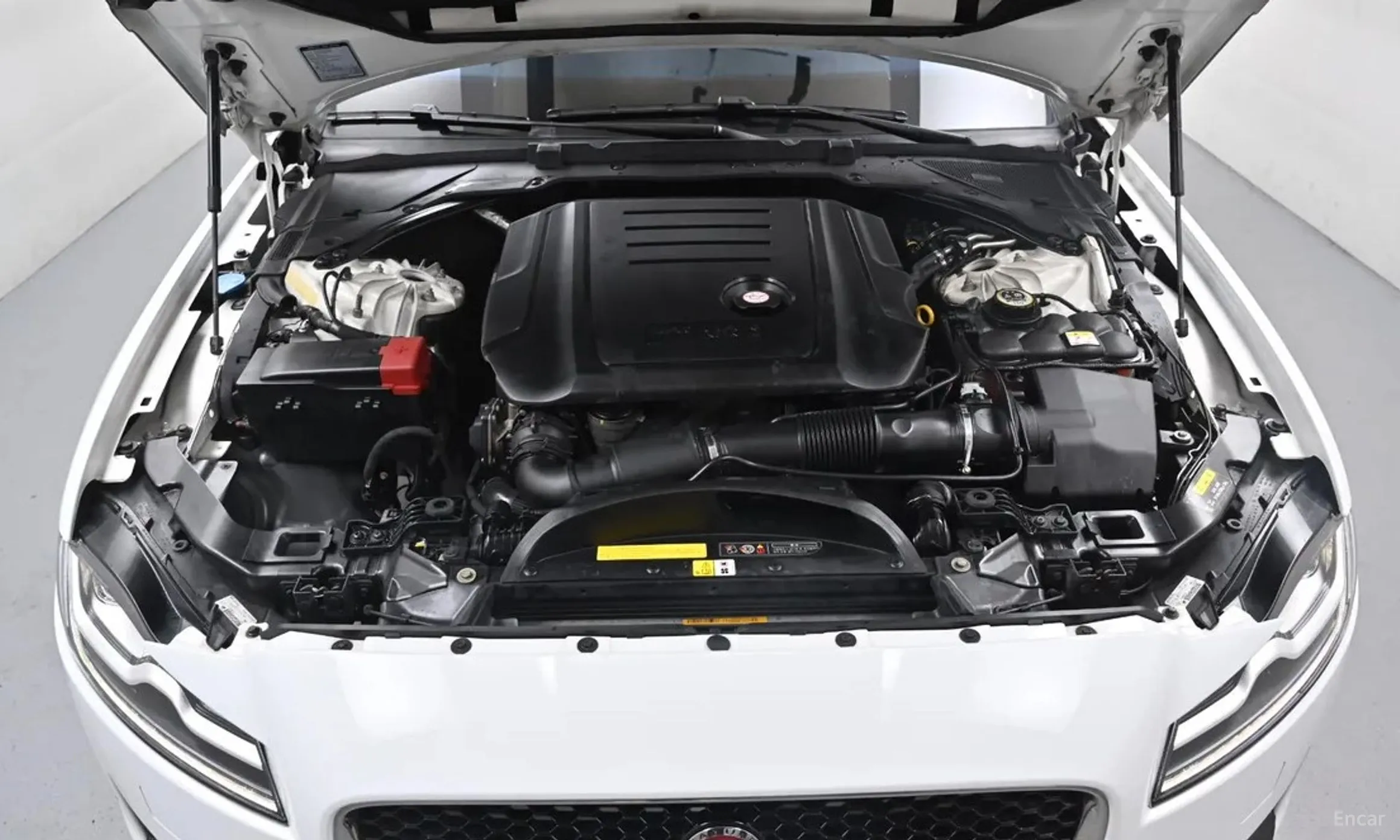 Jaguar XF (x260) превью 6