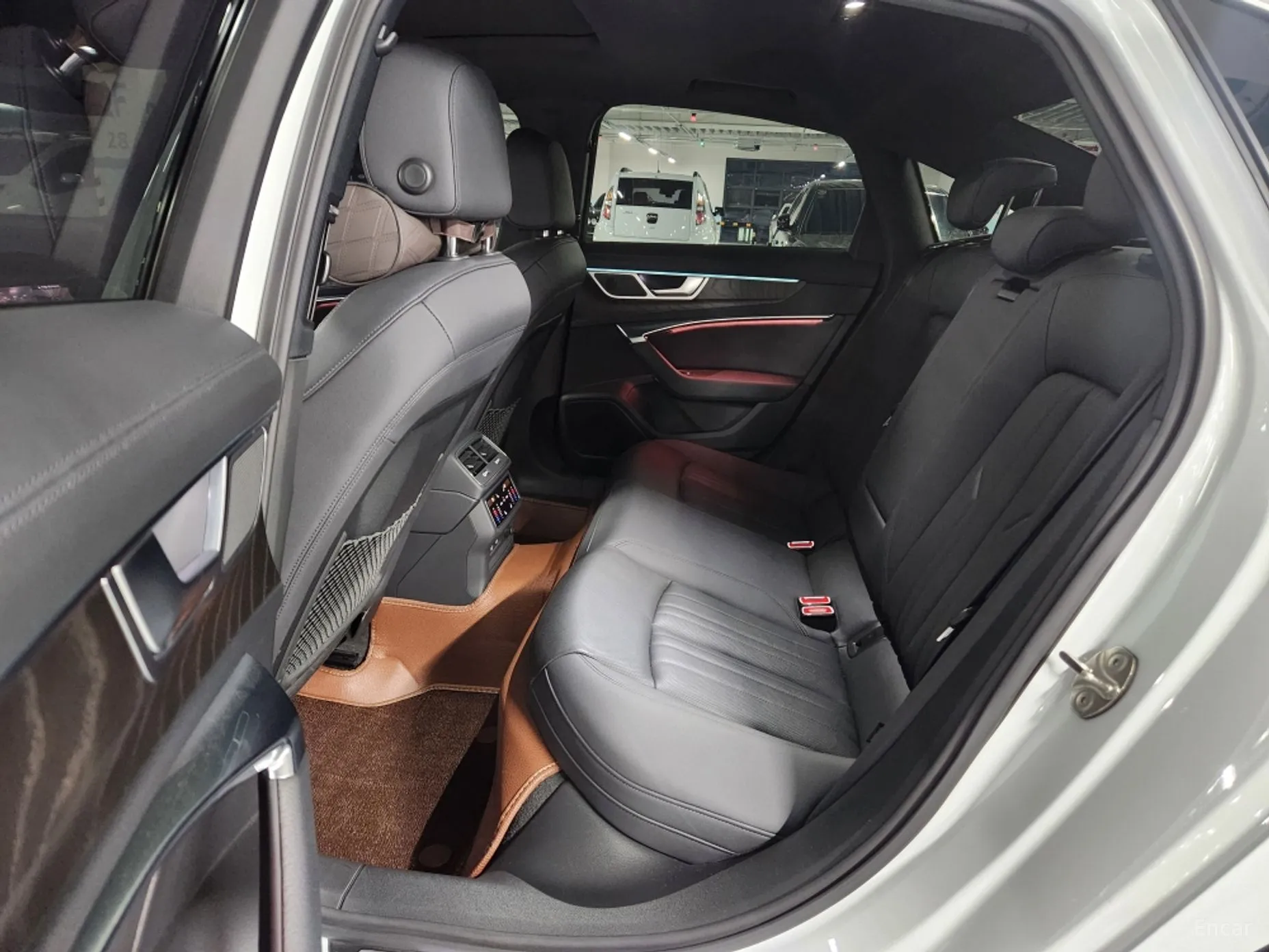 Audi A6 (C8) превью 9