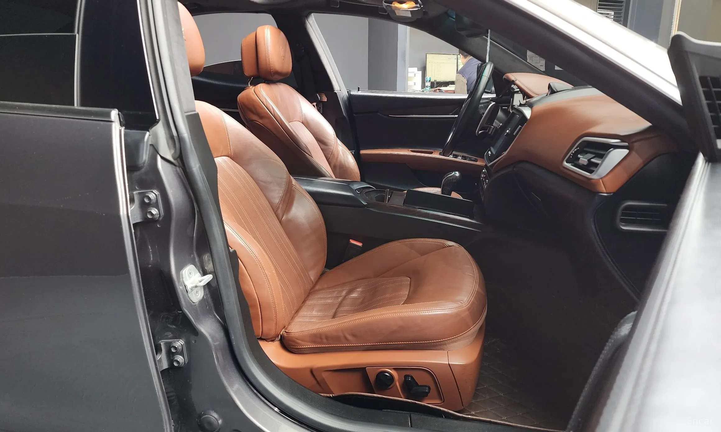 Maserati Ghibli превью 11