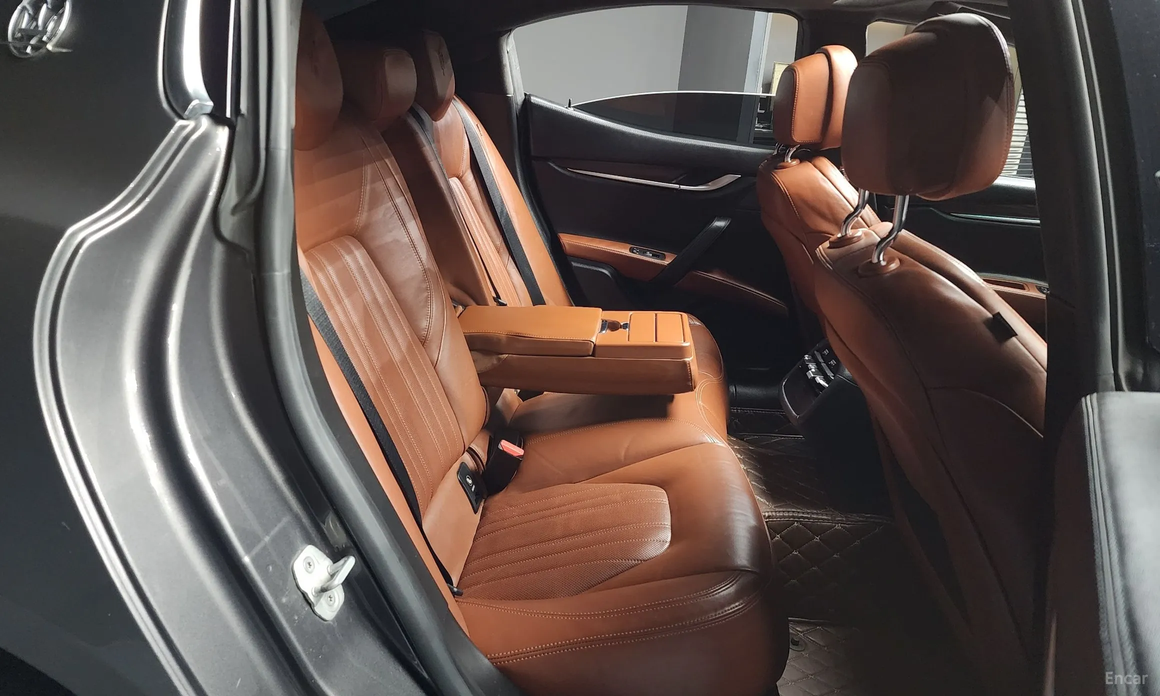 Maserati Ghibli превью 12