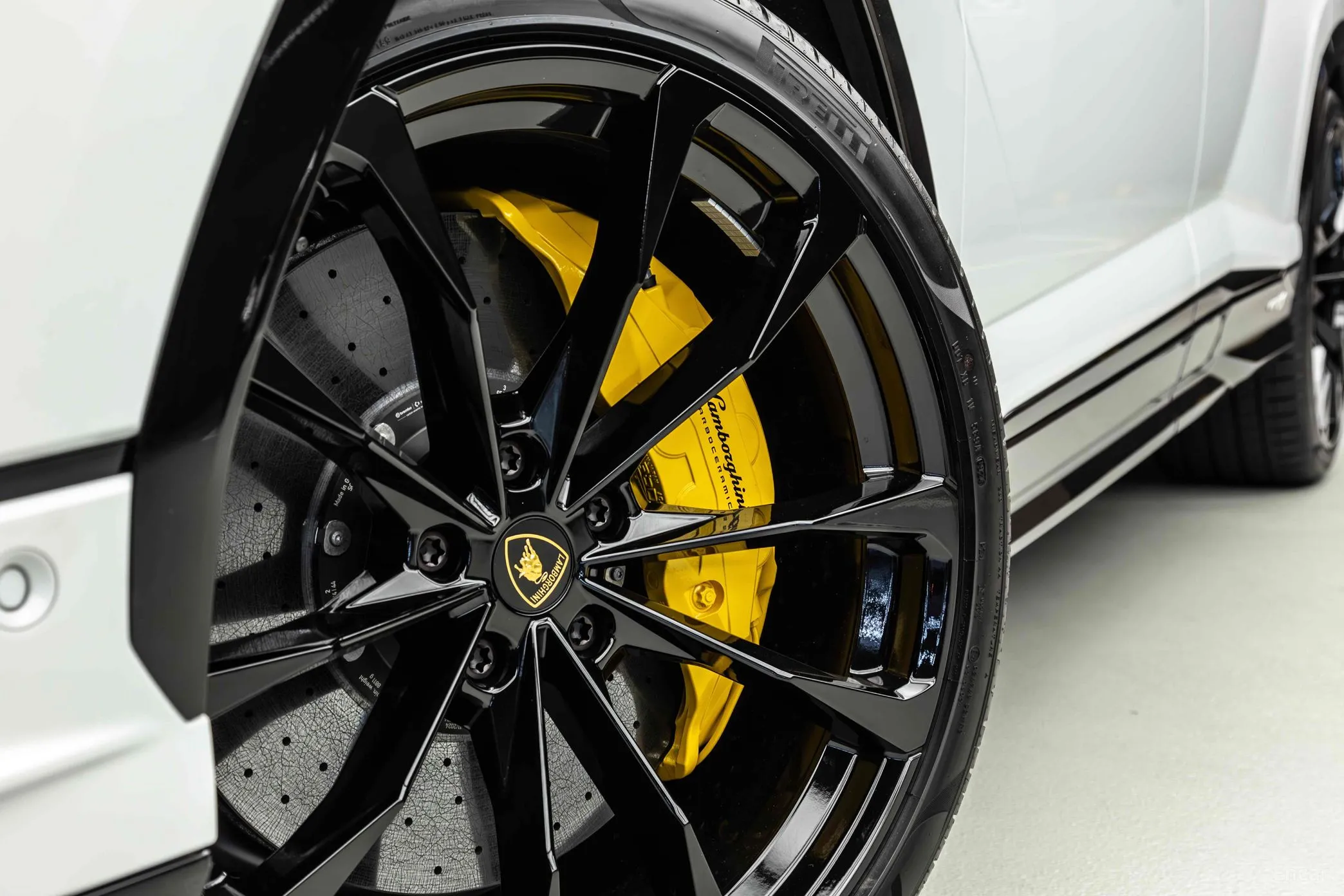 Lamborghini Urus превью 4