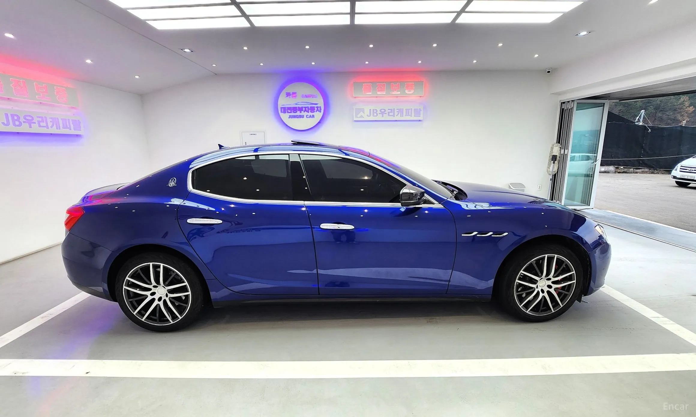 Maserati Ghibli превью 7