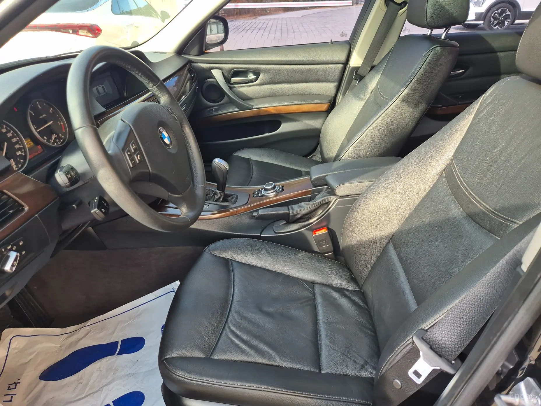 BMW 3 Series (E90) превью 12