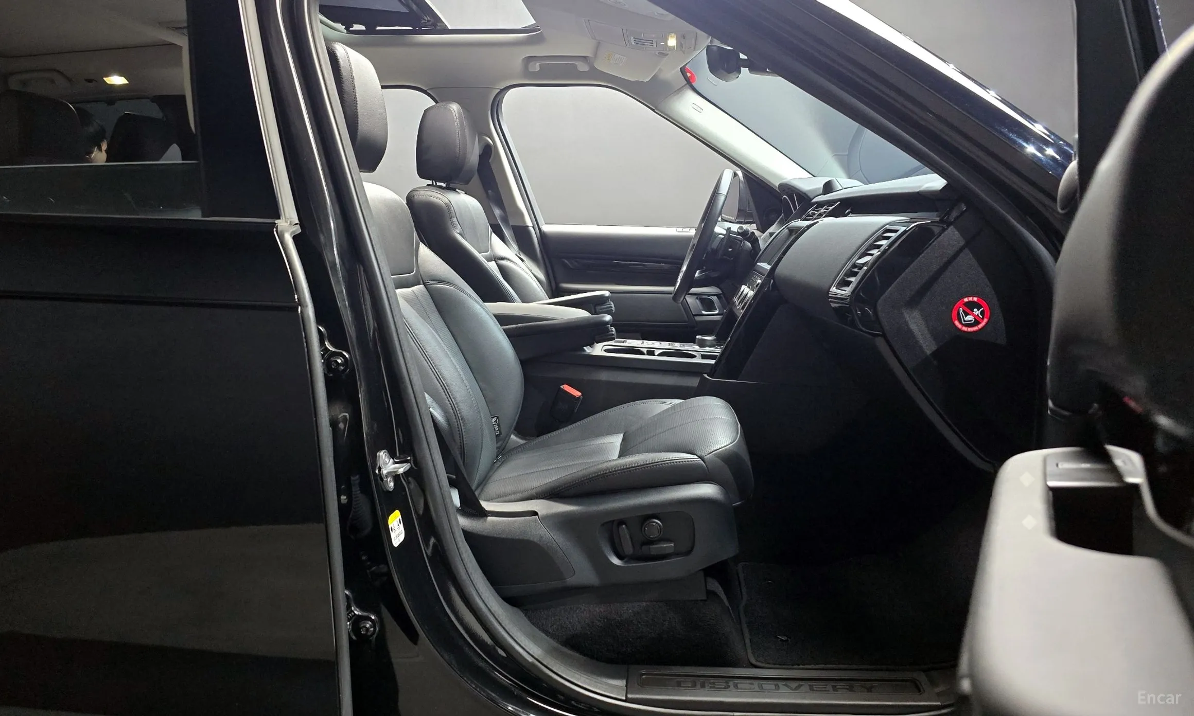 Land Rover Discovery 5 превью 10