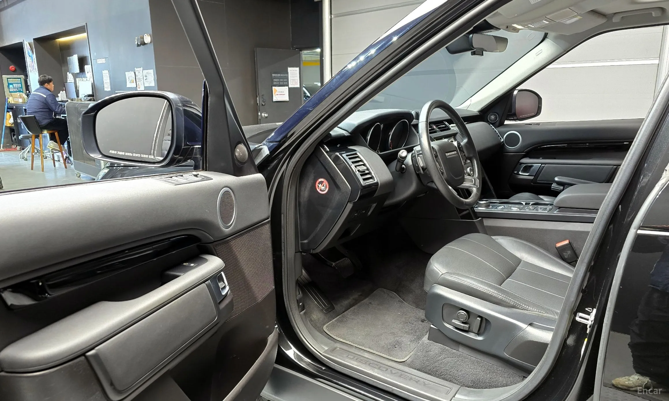 Land Rover Discovery 5 превью 11