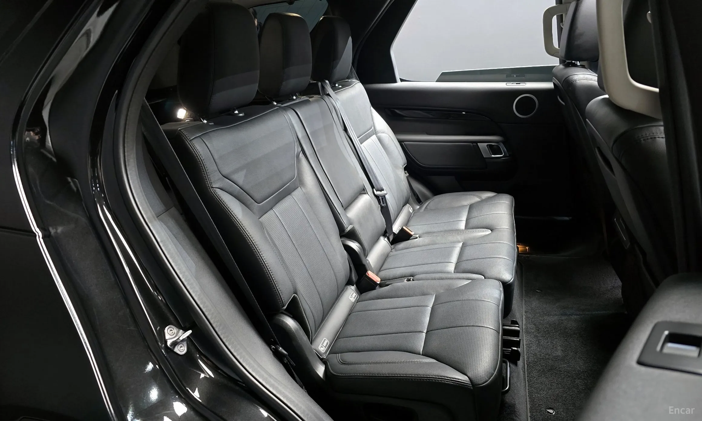 Land Rover Discovery 5 превью 12