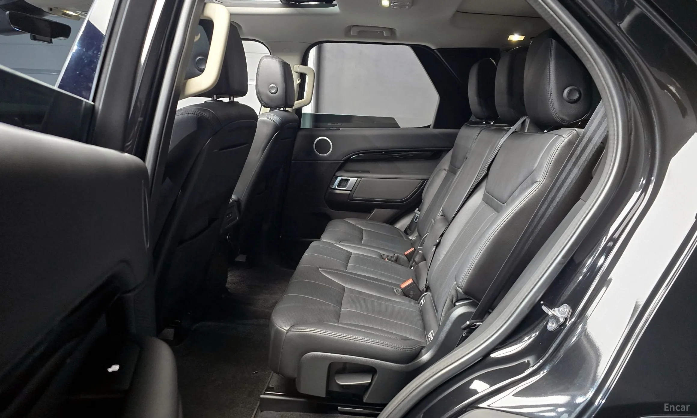 Land Rover Discovery 5 превью 13
