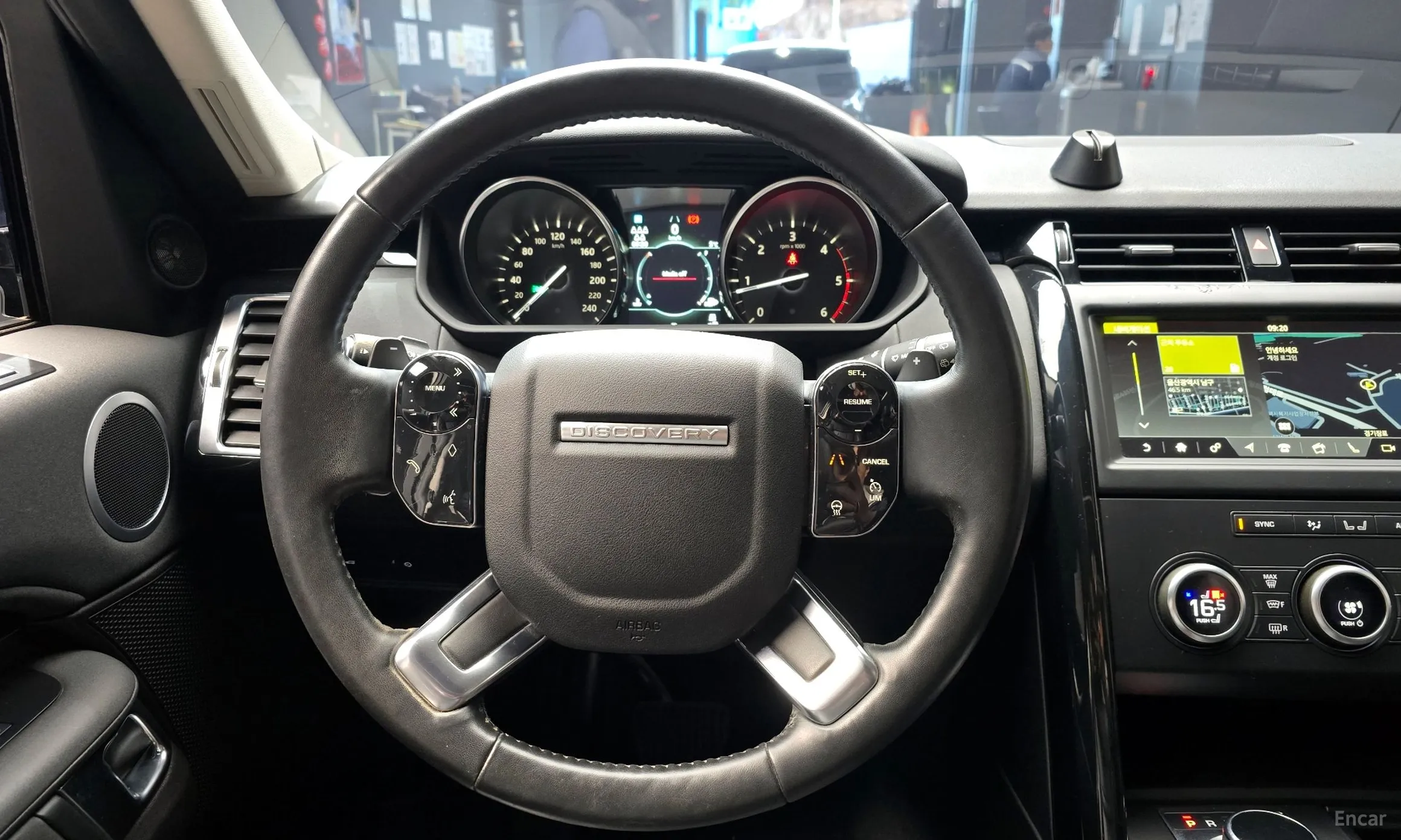 Land Rover Discovery 5 превью 14