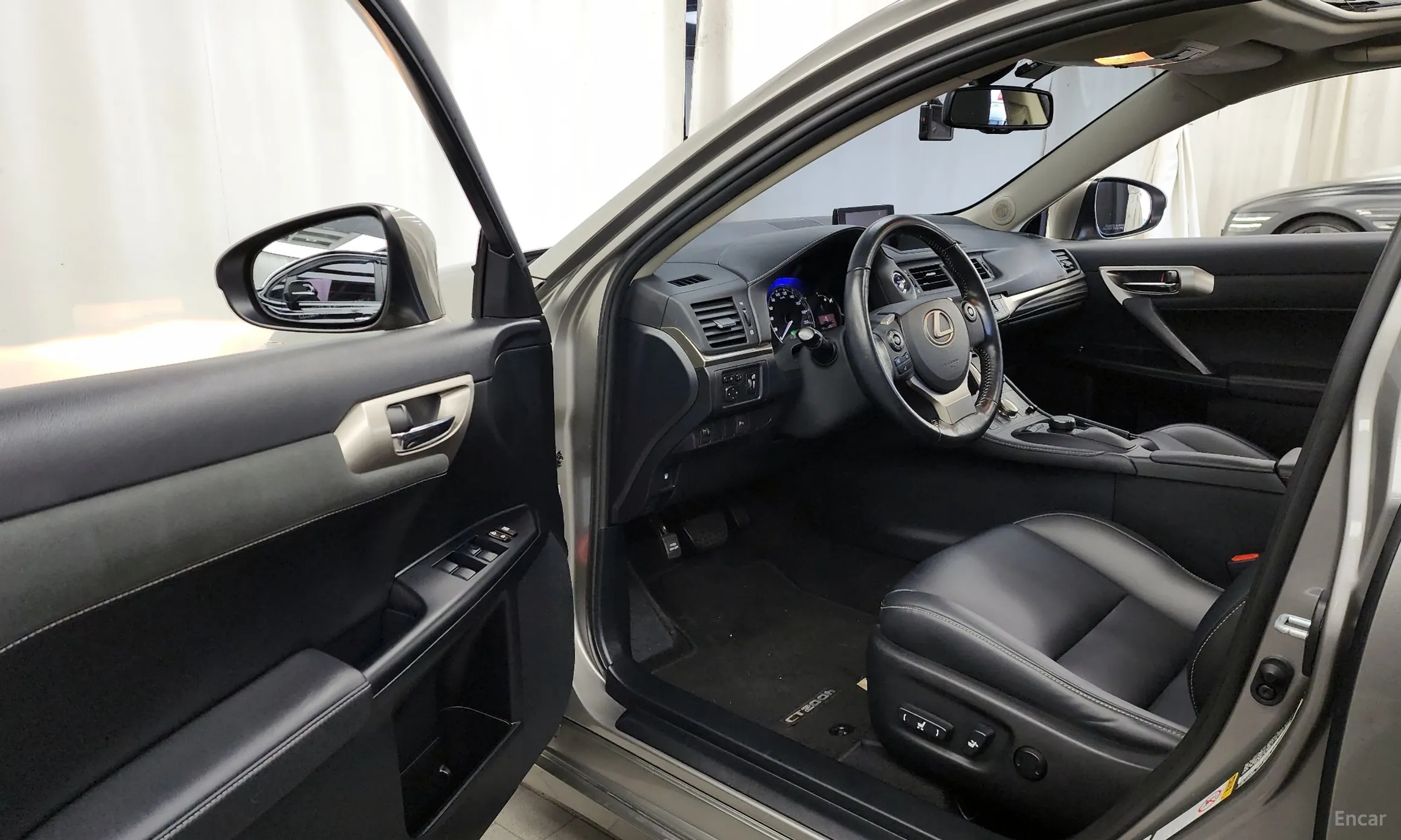 Lexus CT200h превью 10