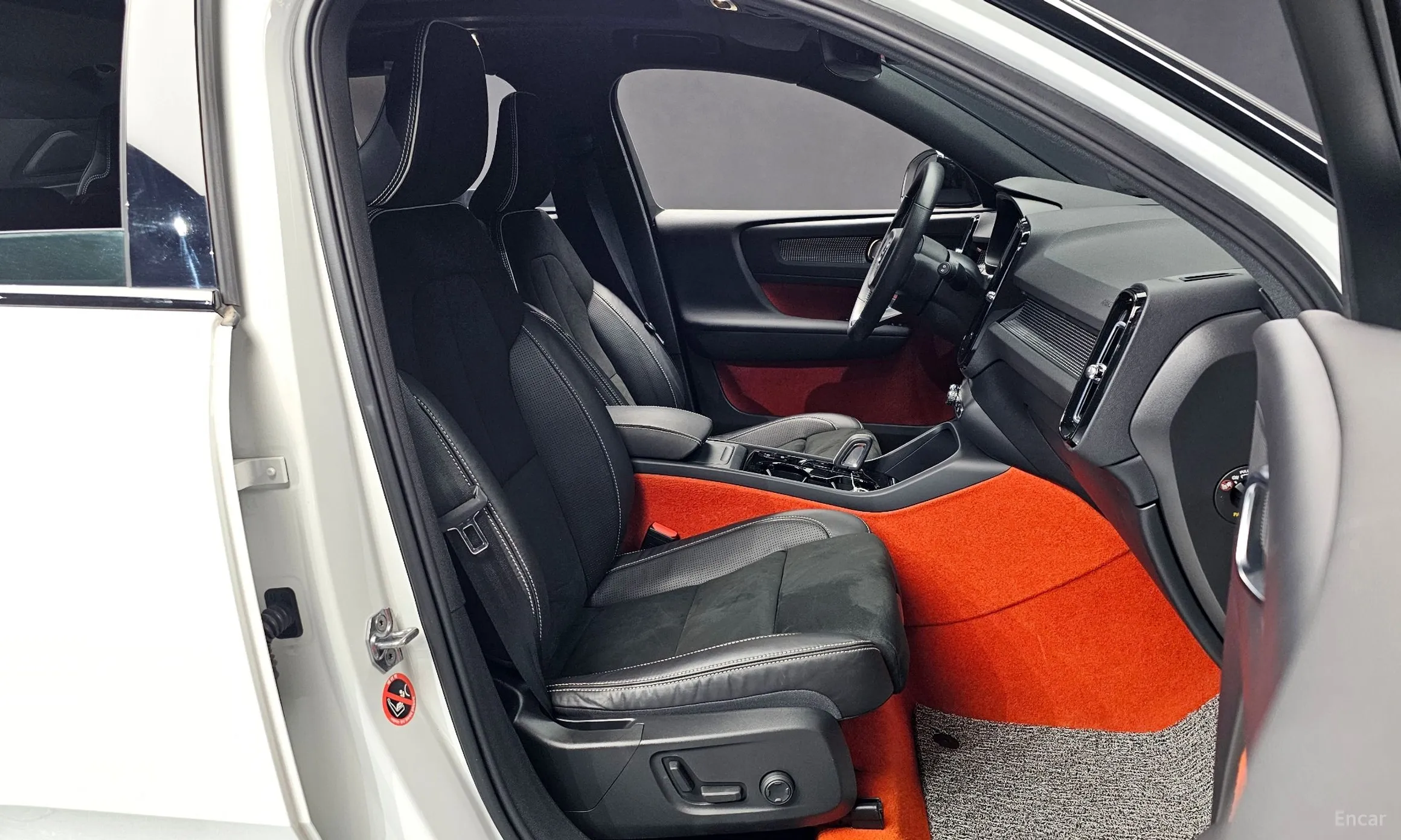 Volvo XC40 превью 10