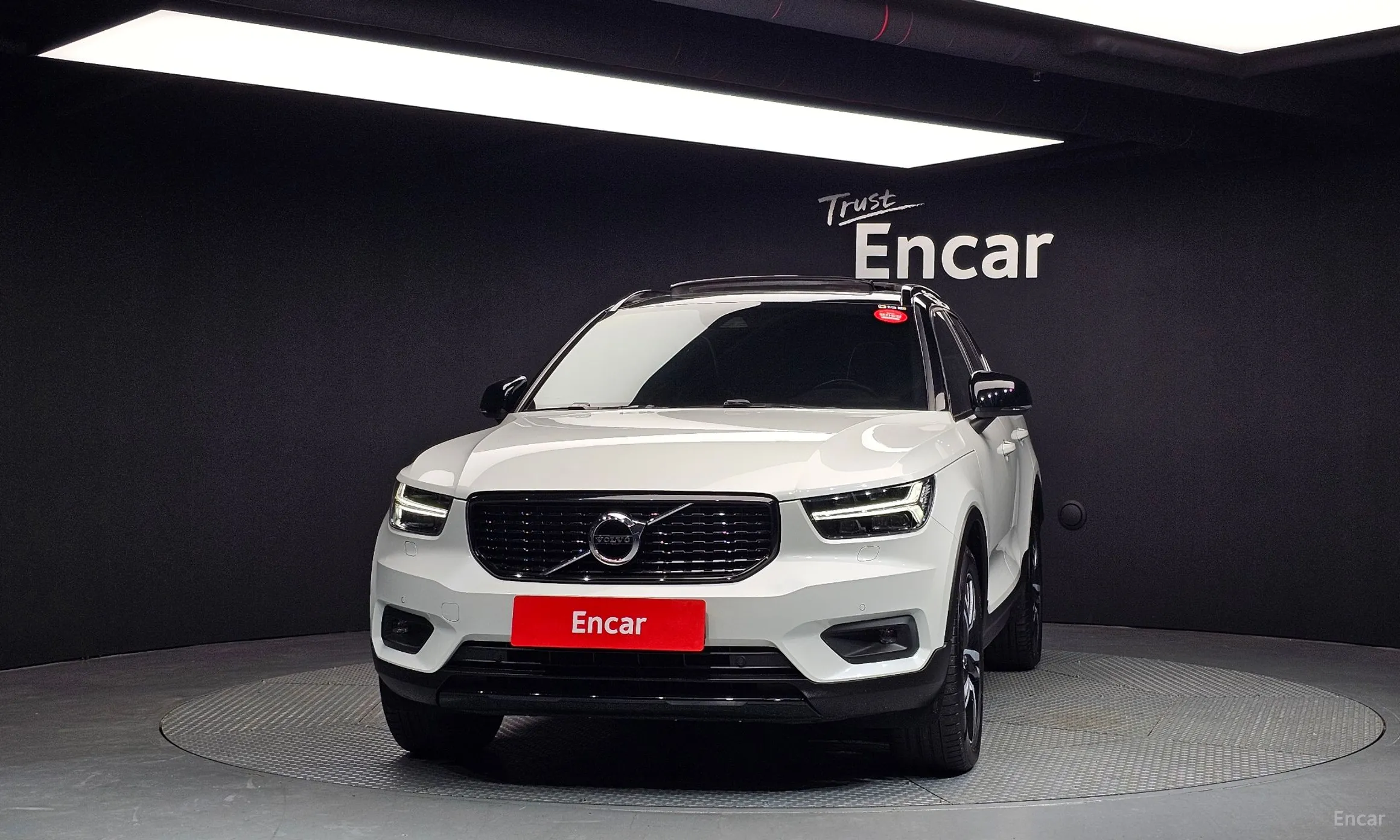 Volvo XC40 превью 3