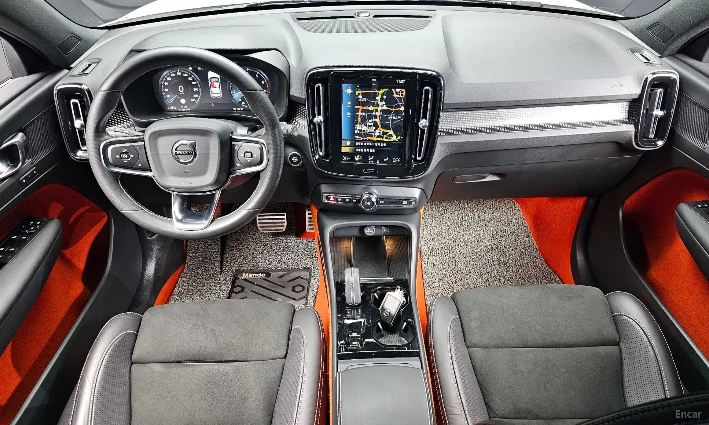 Volvo XC40 превью 7