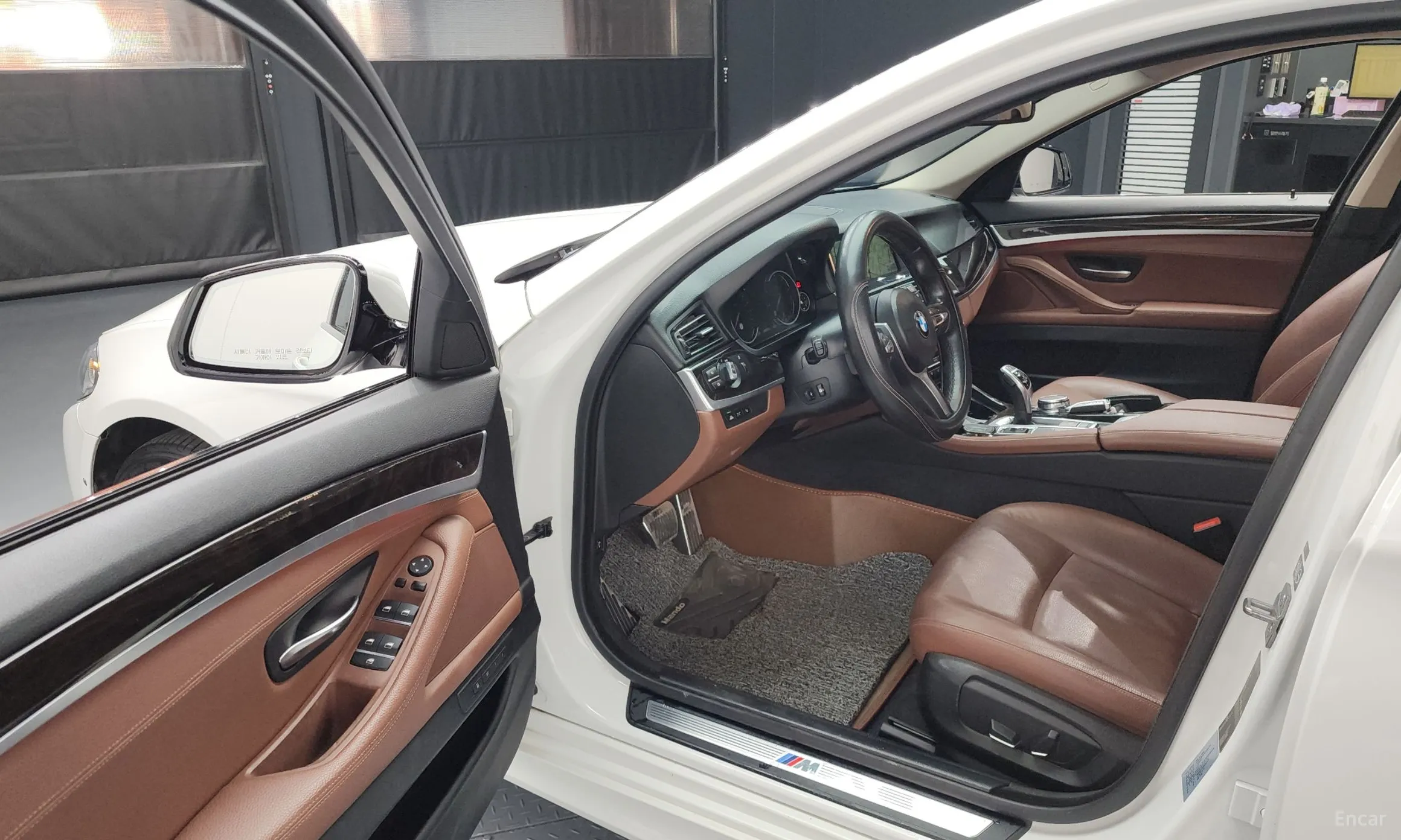 BMW 5 Series (F10) превью 10