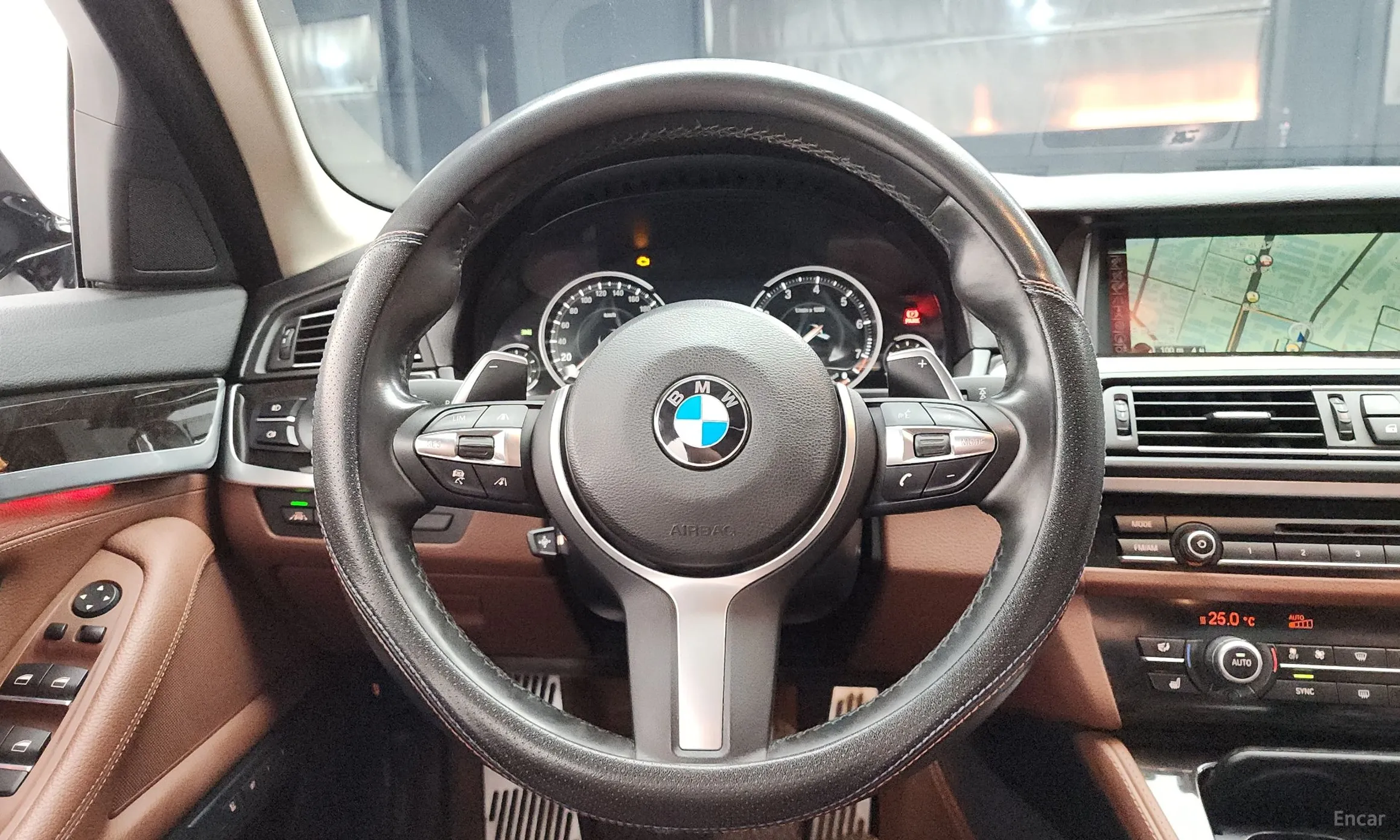 BMW 5 Series (F10) превью 13