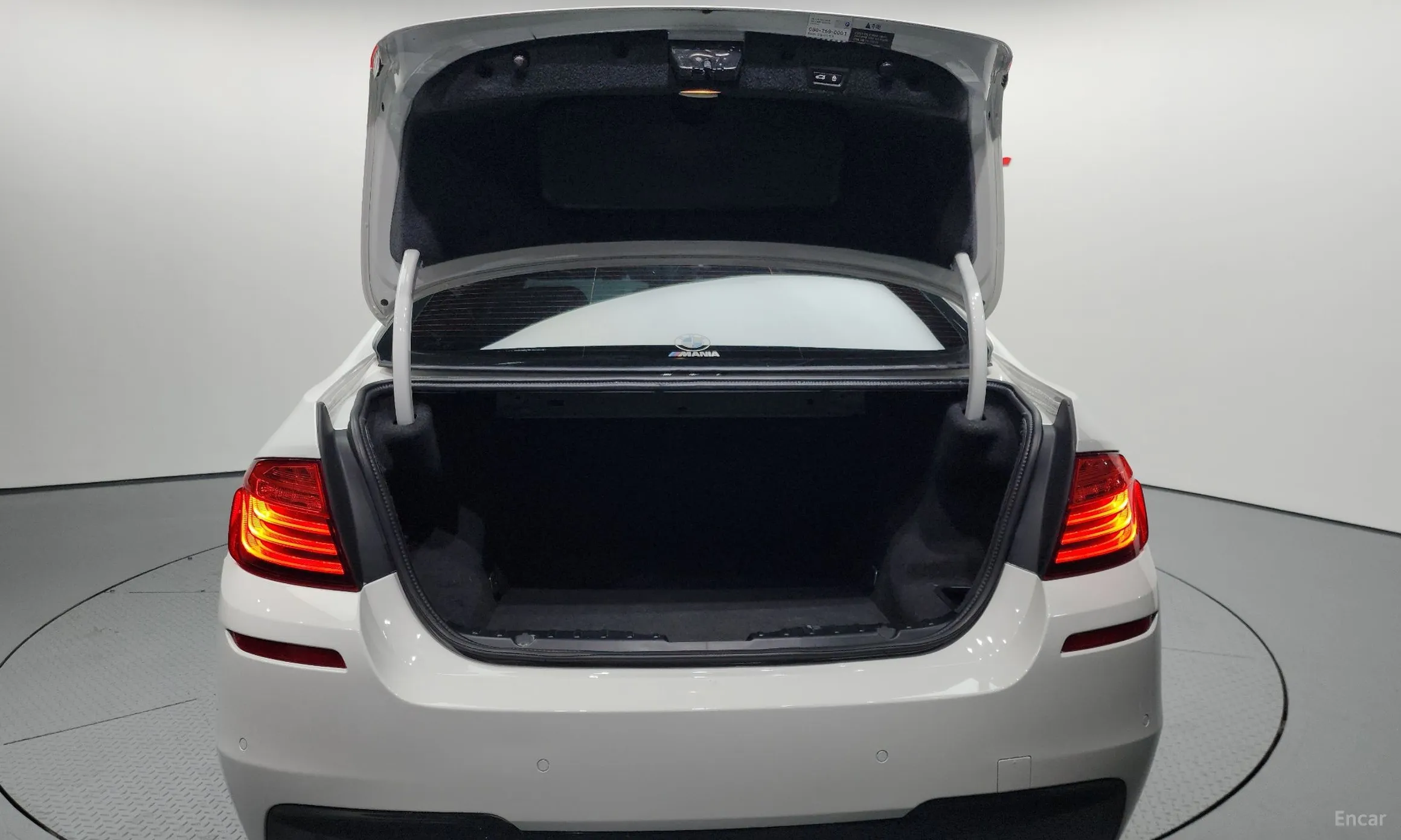 BMW 5 Series (F10) превью 20
