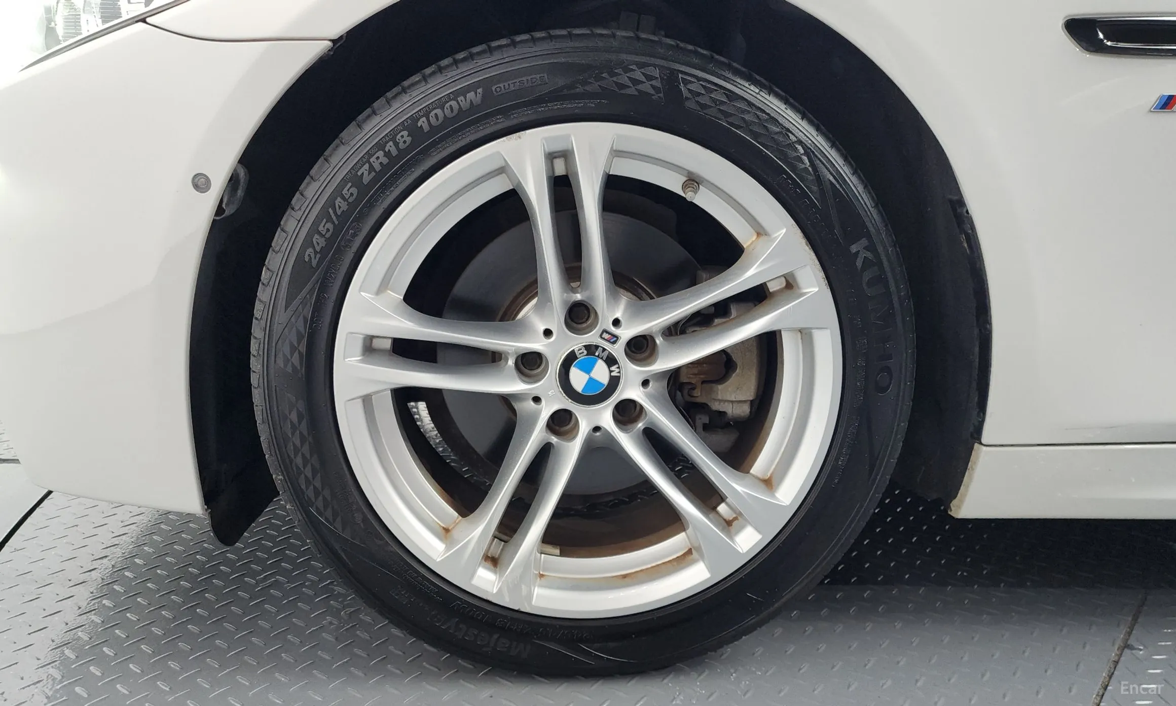 BMW 5 Series (F10) превью 5