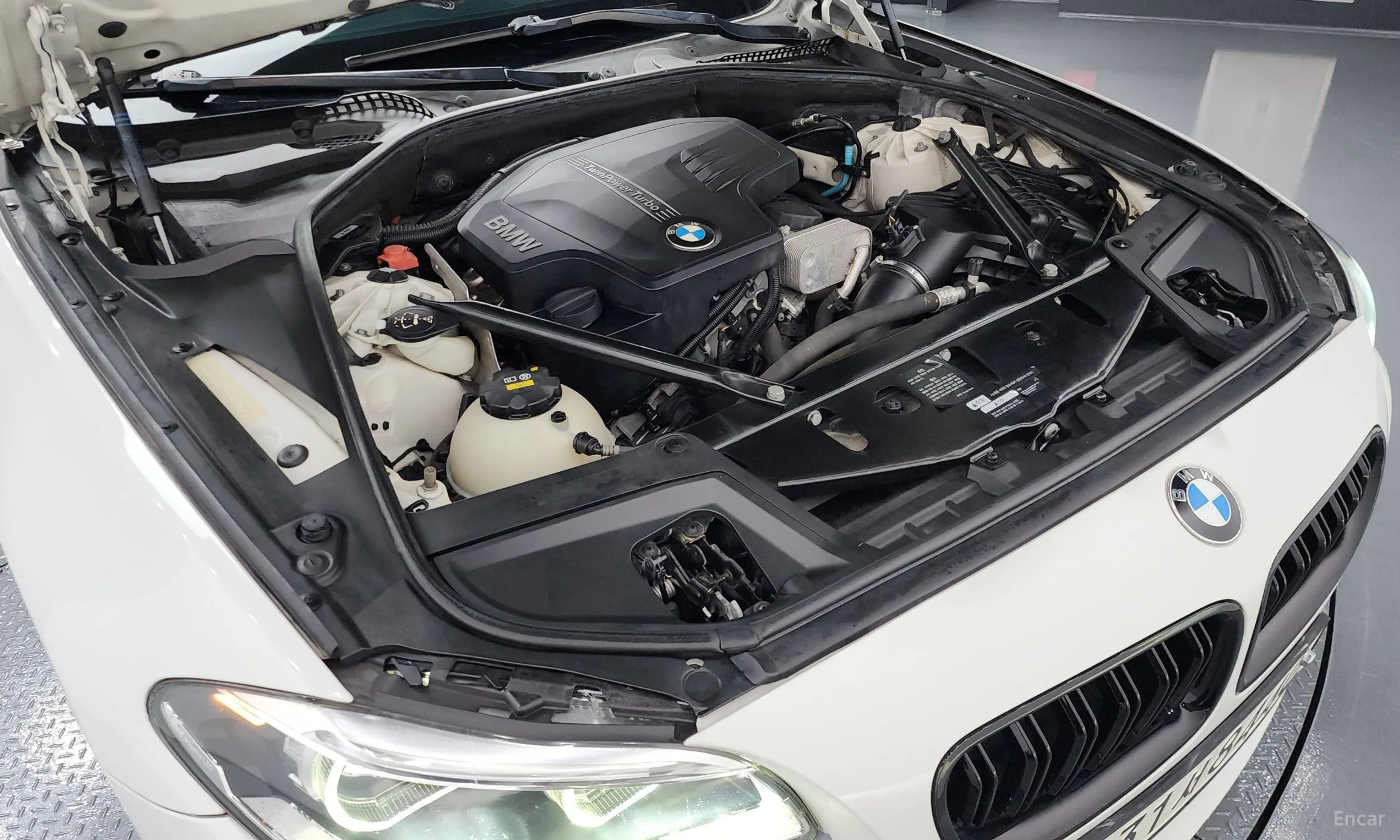 BMW 5 Series (F10) превью 6