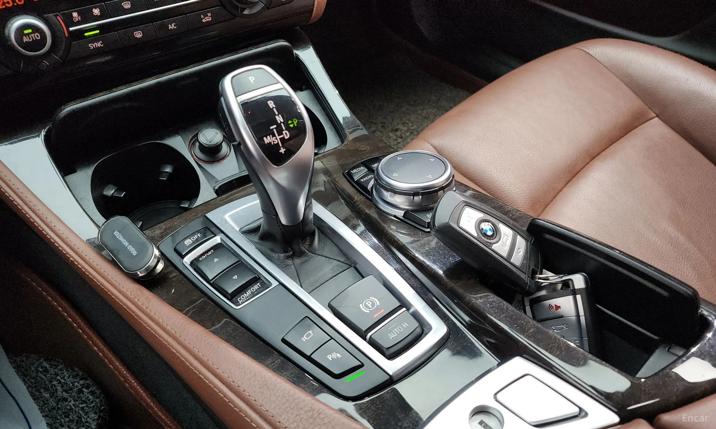 BMW 5 Series (F10) превью 9