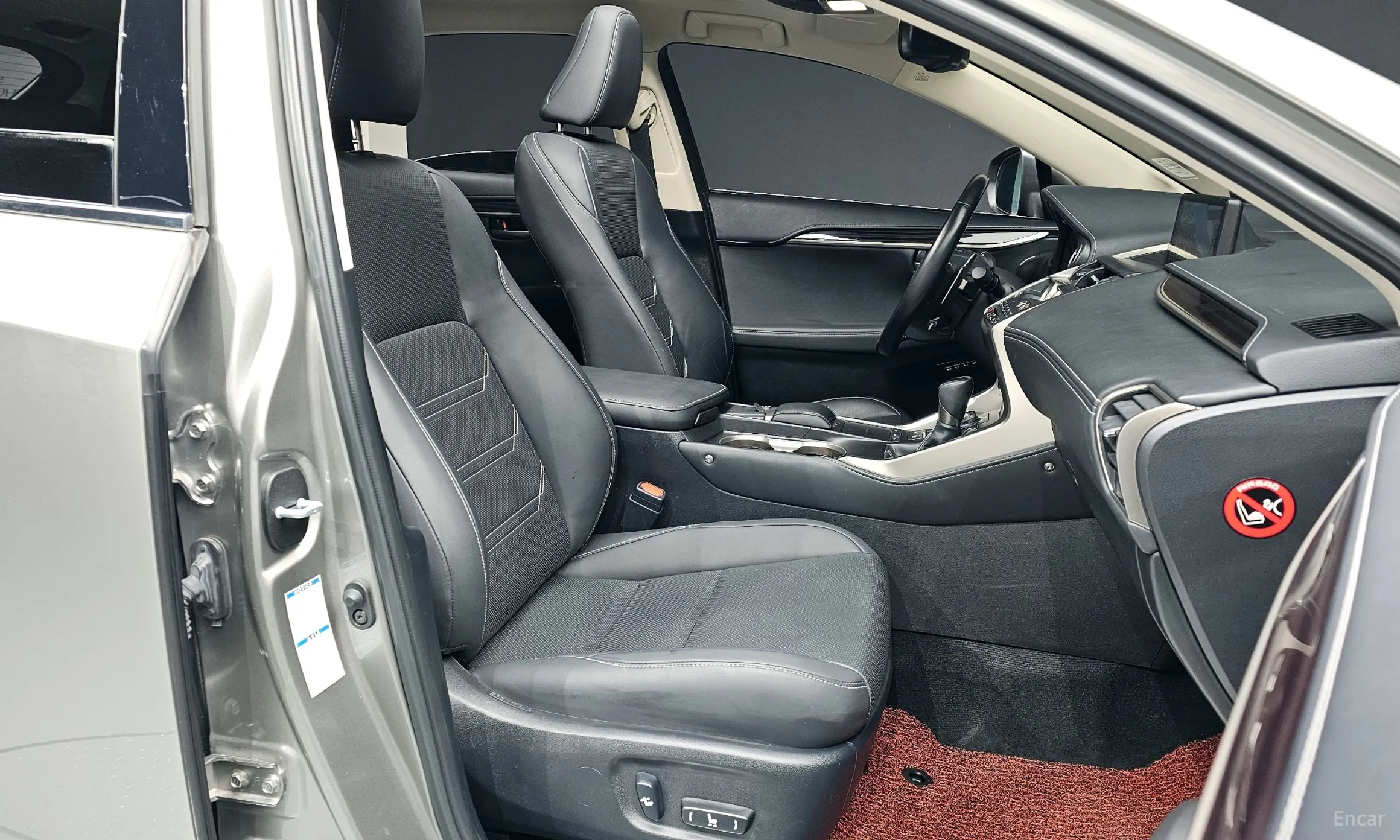 Lexus NX300h превью 10