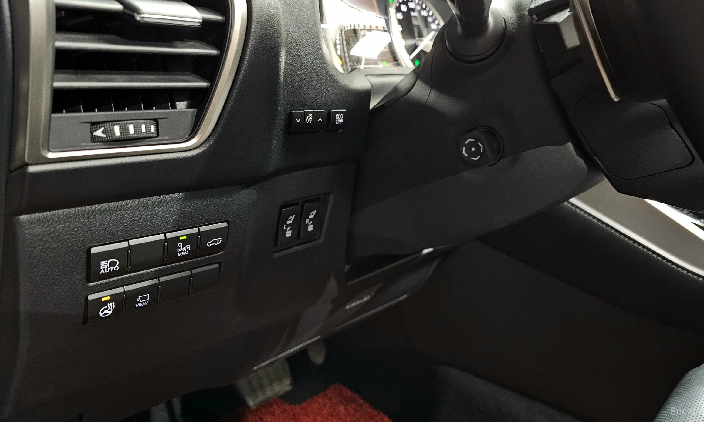Lexus NX300h превью 13
