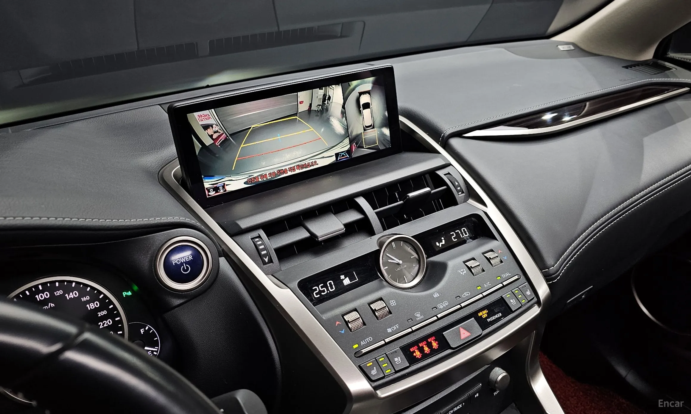 Lexus NX300h превью 17