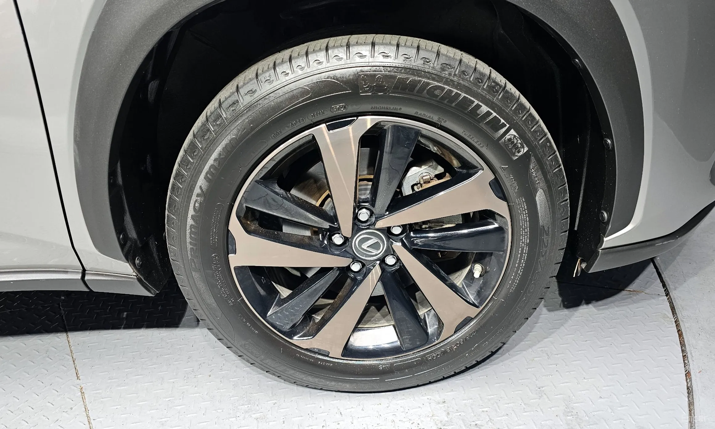Lexus NX300h превью 5